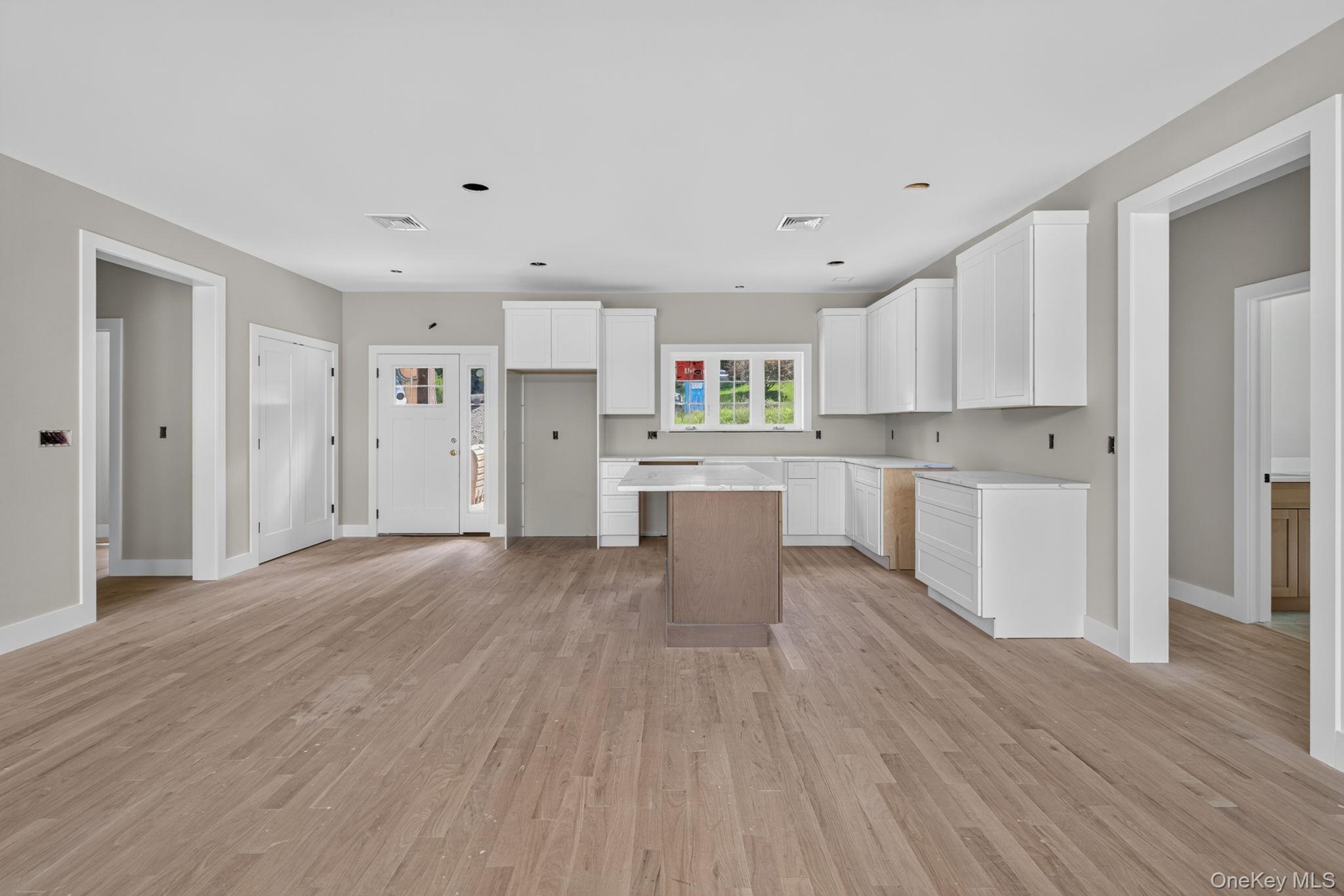 86 Shore Boulevard Property Photo 3