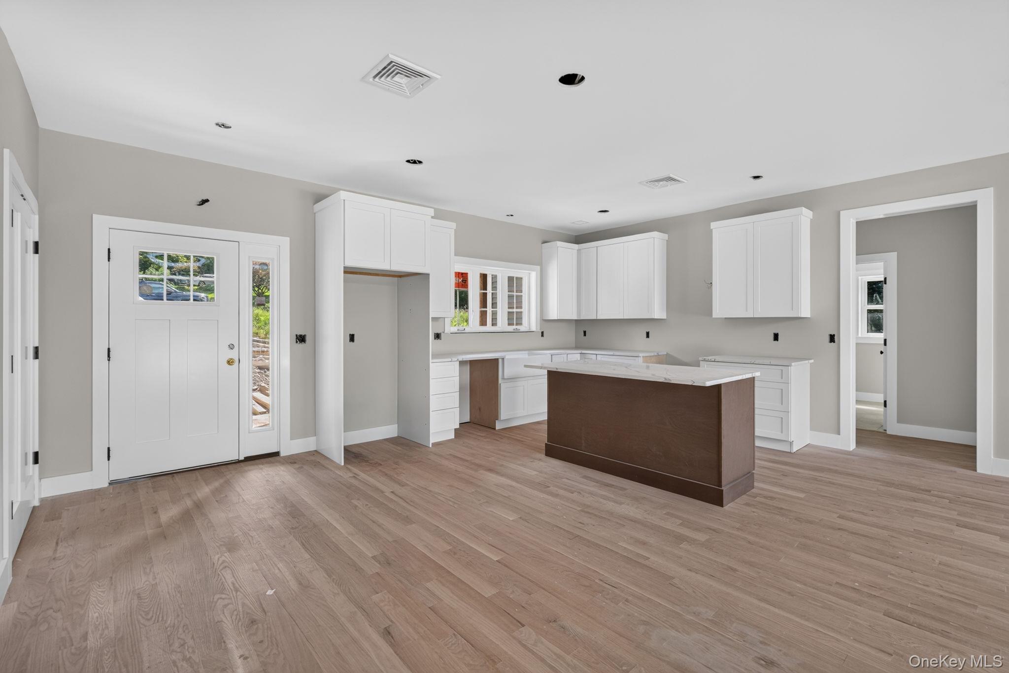 86 Shore Boulevard Property Photo 5