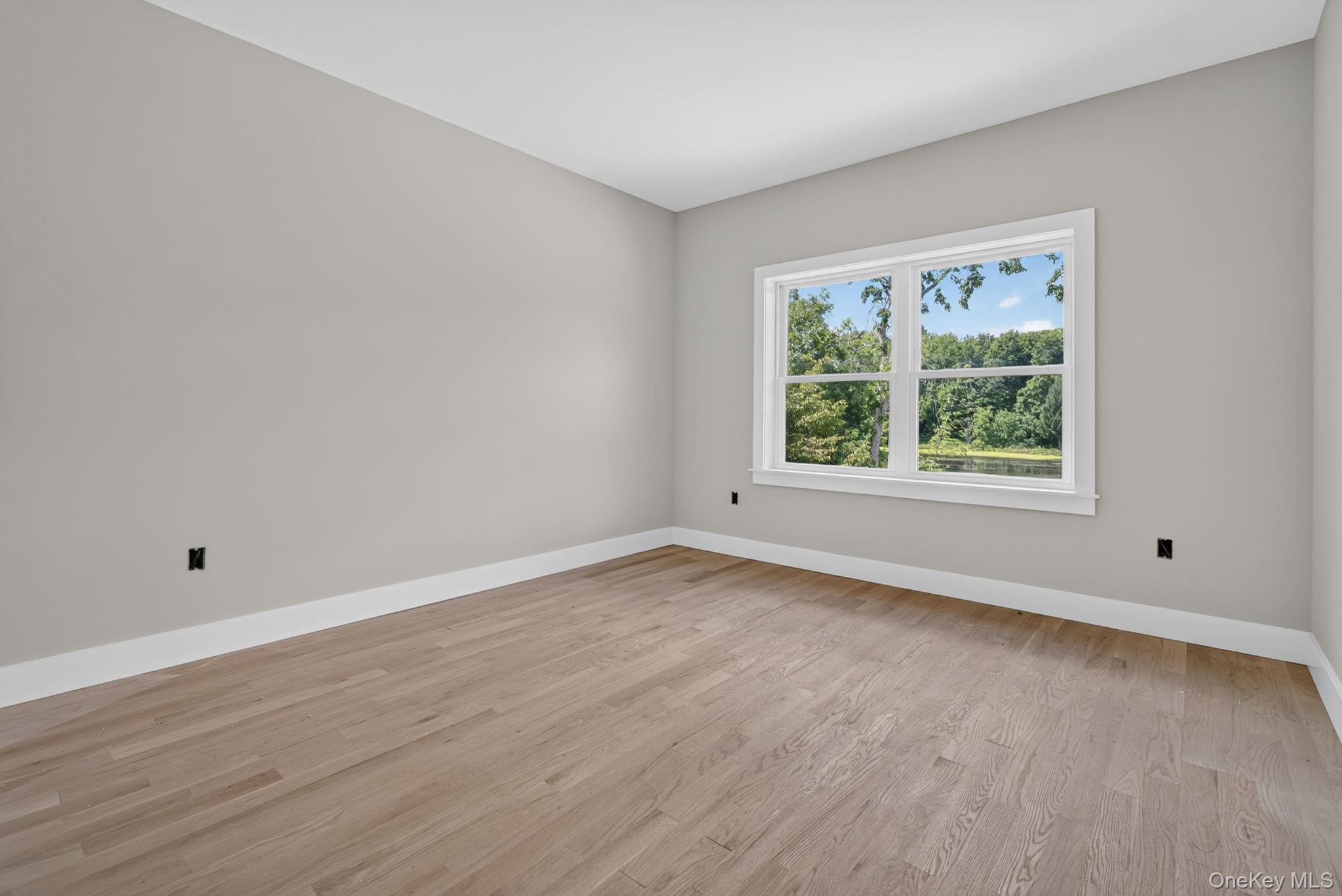 86 Shore Boulevard Property Photo 15