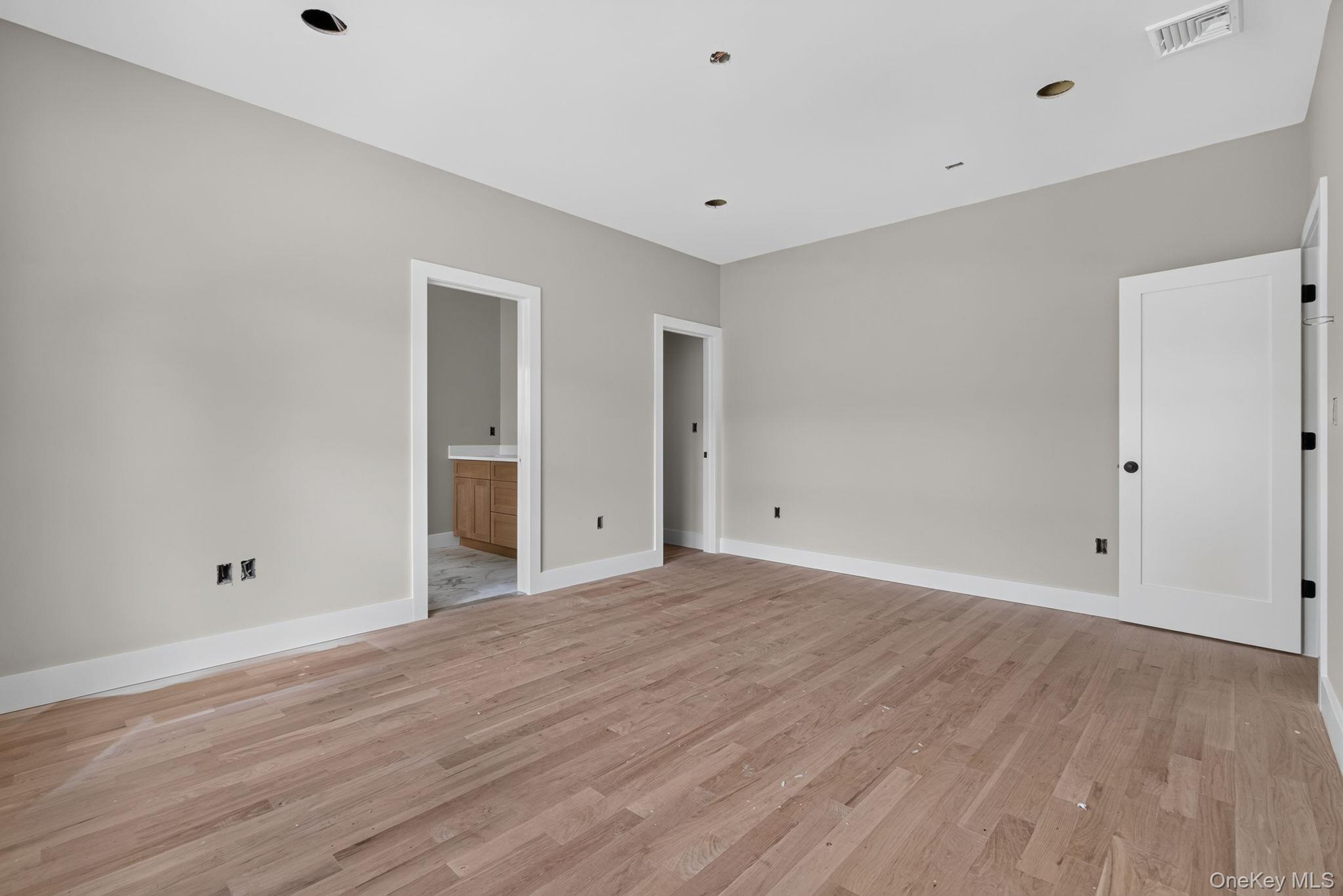 86 Shore Boulevard Property Photo 24