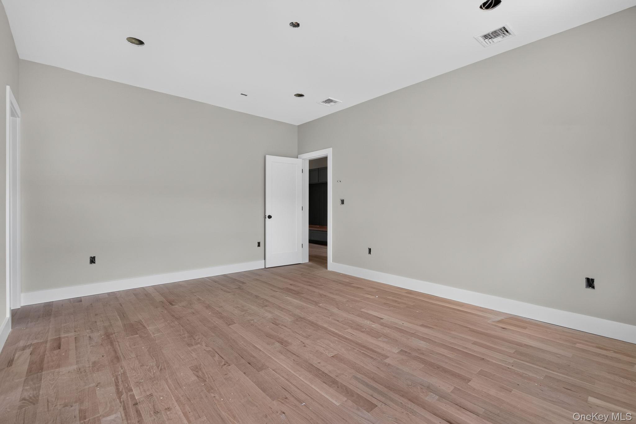 86 Shore Boulevard Property Photo 25