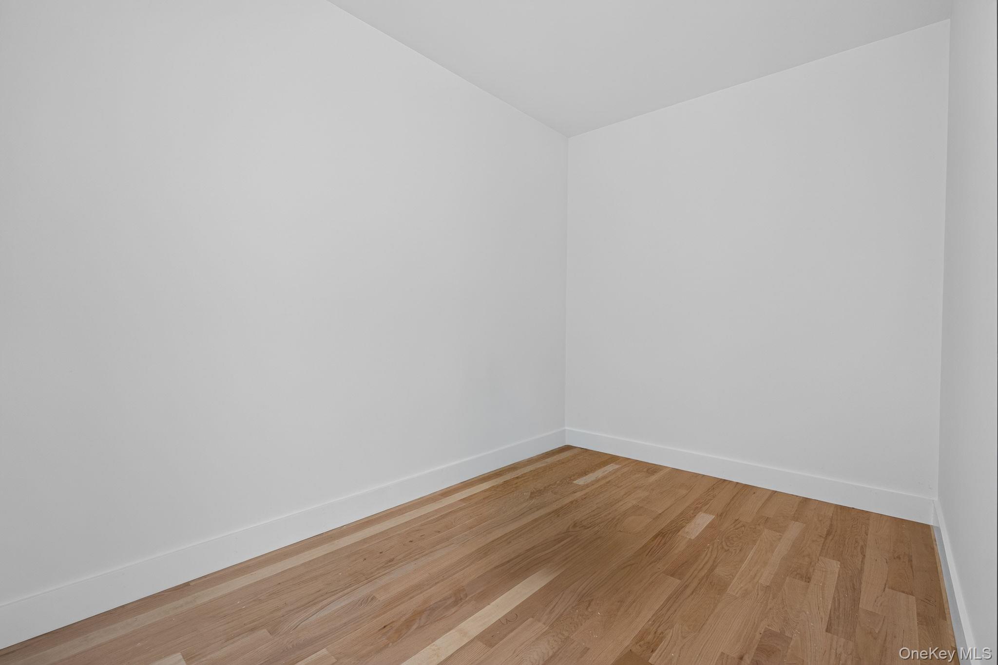 86 Shore Boulevard Property Photo 29