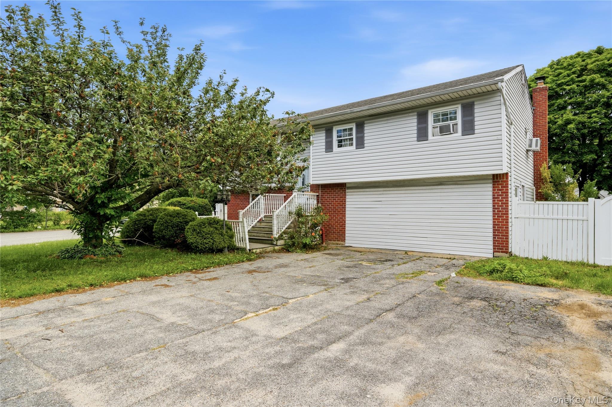 175 Candlewood Road Property Photo 1