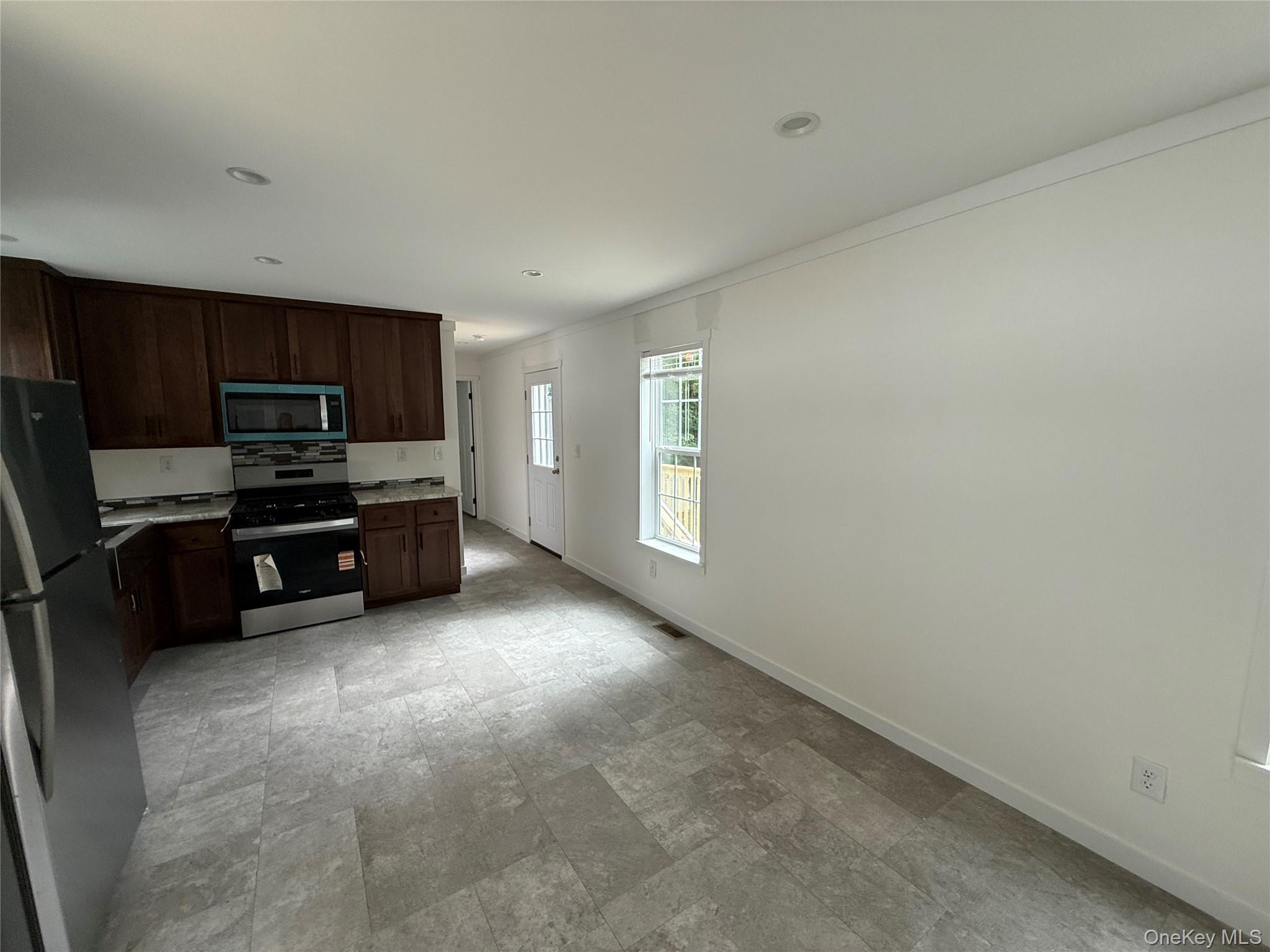 114 Forest Park (aka Hubert St) Property Photo 5