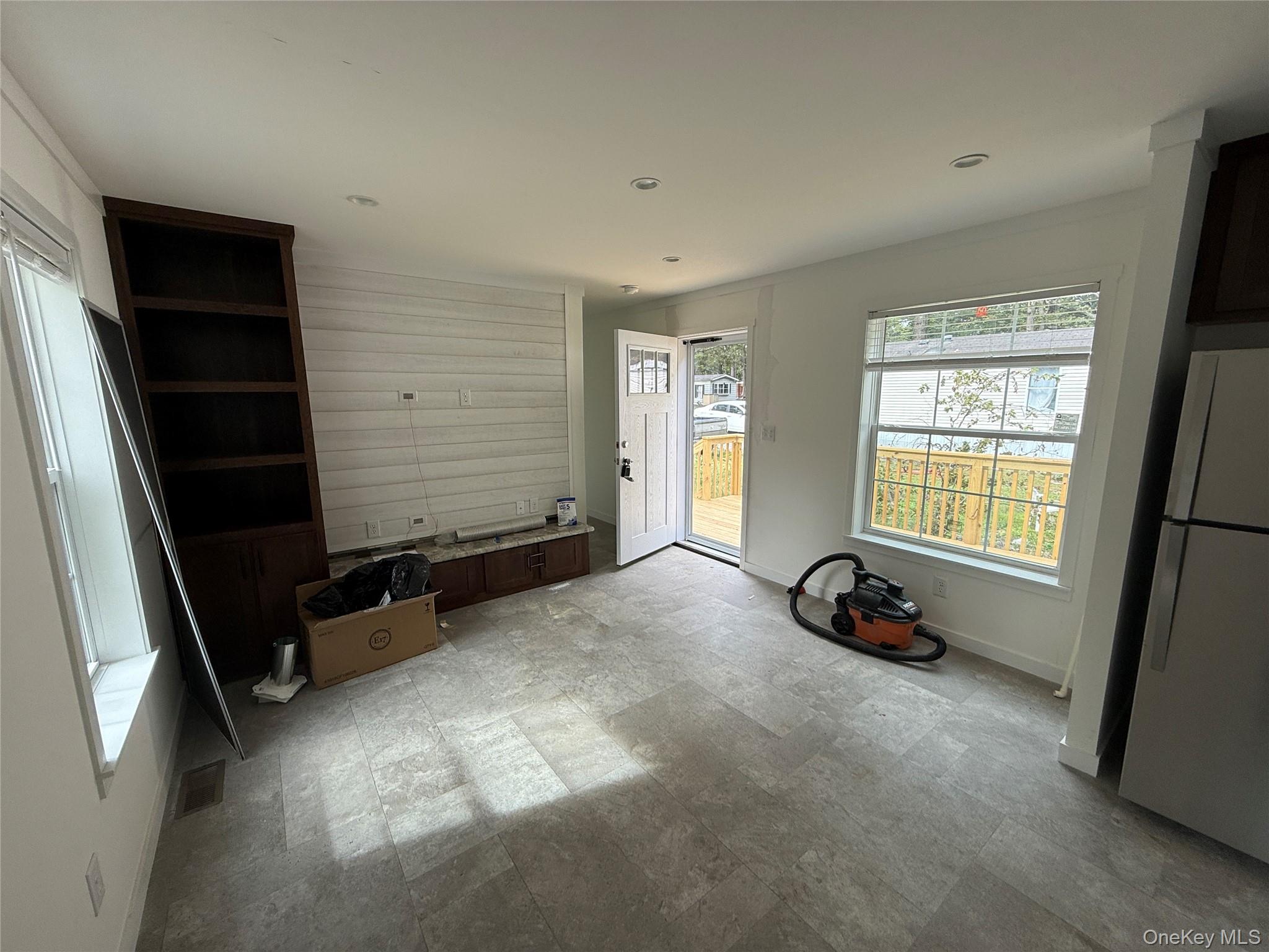 114 Forest Park (aka Hubert St) Property Photo 6