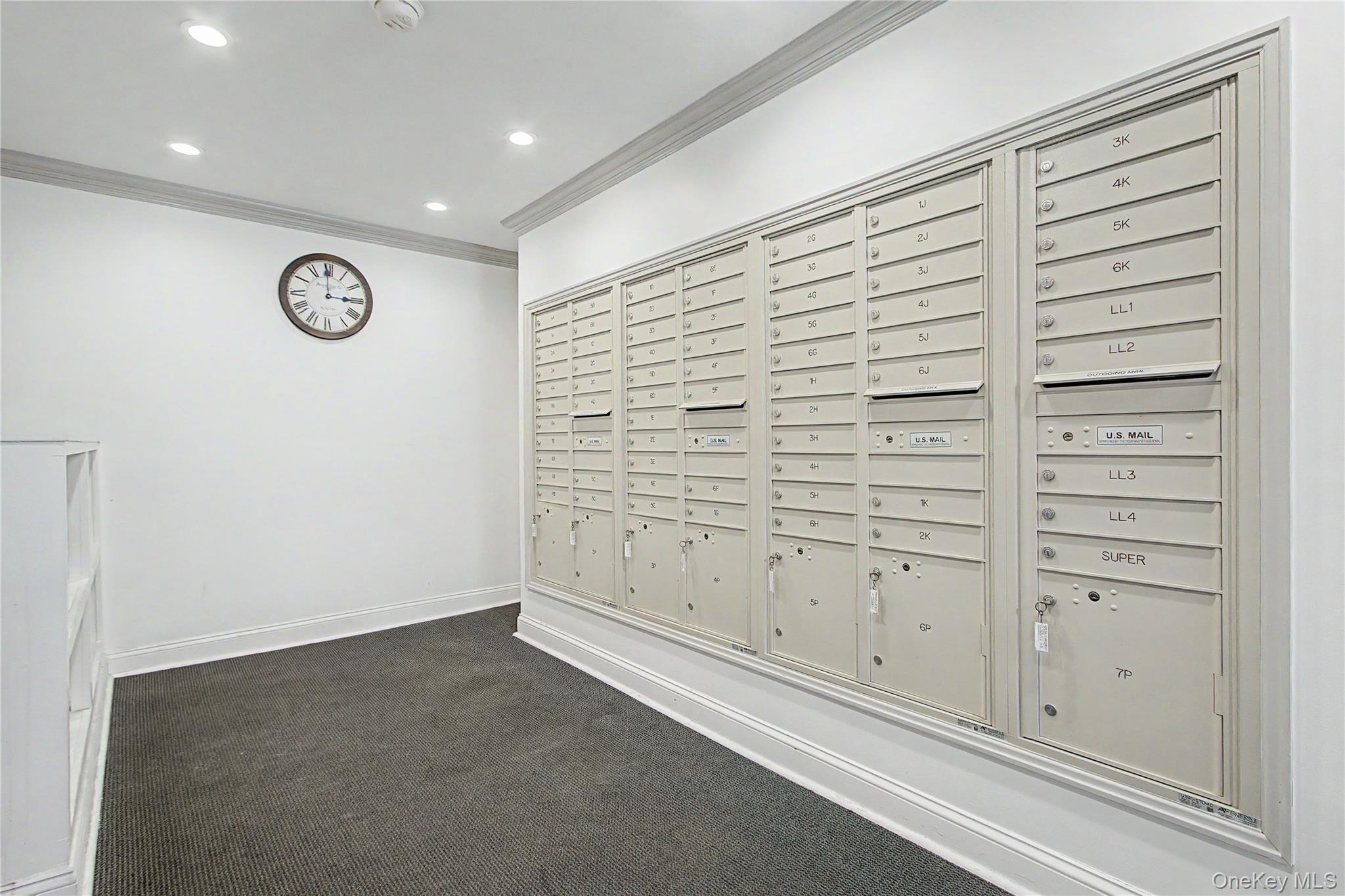 45 W Pondfield Road Ll2 Property Photo 35