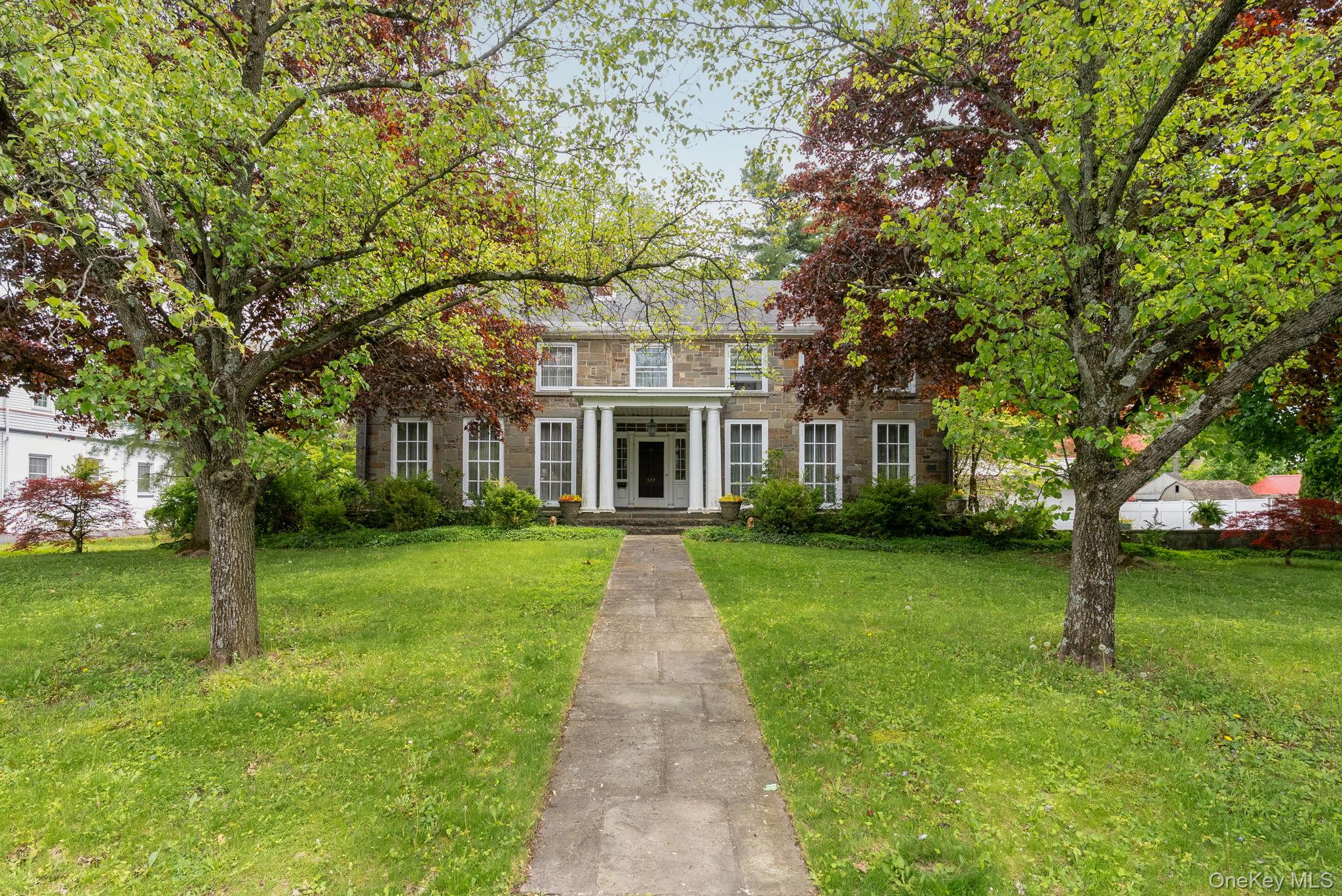 322 Albany Avenue Property Photo 1