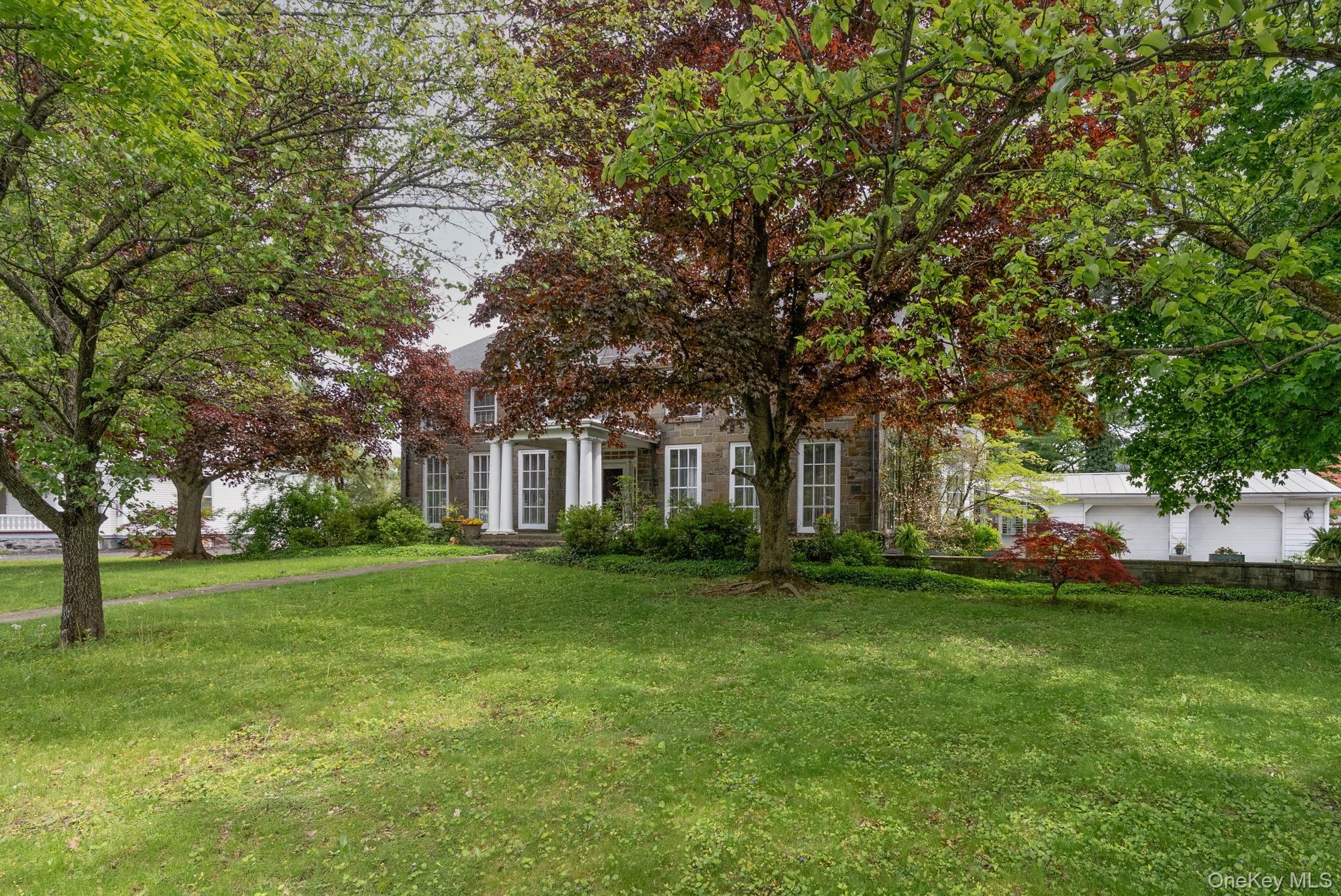 322 Albany Avenue Property Photo 3