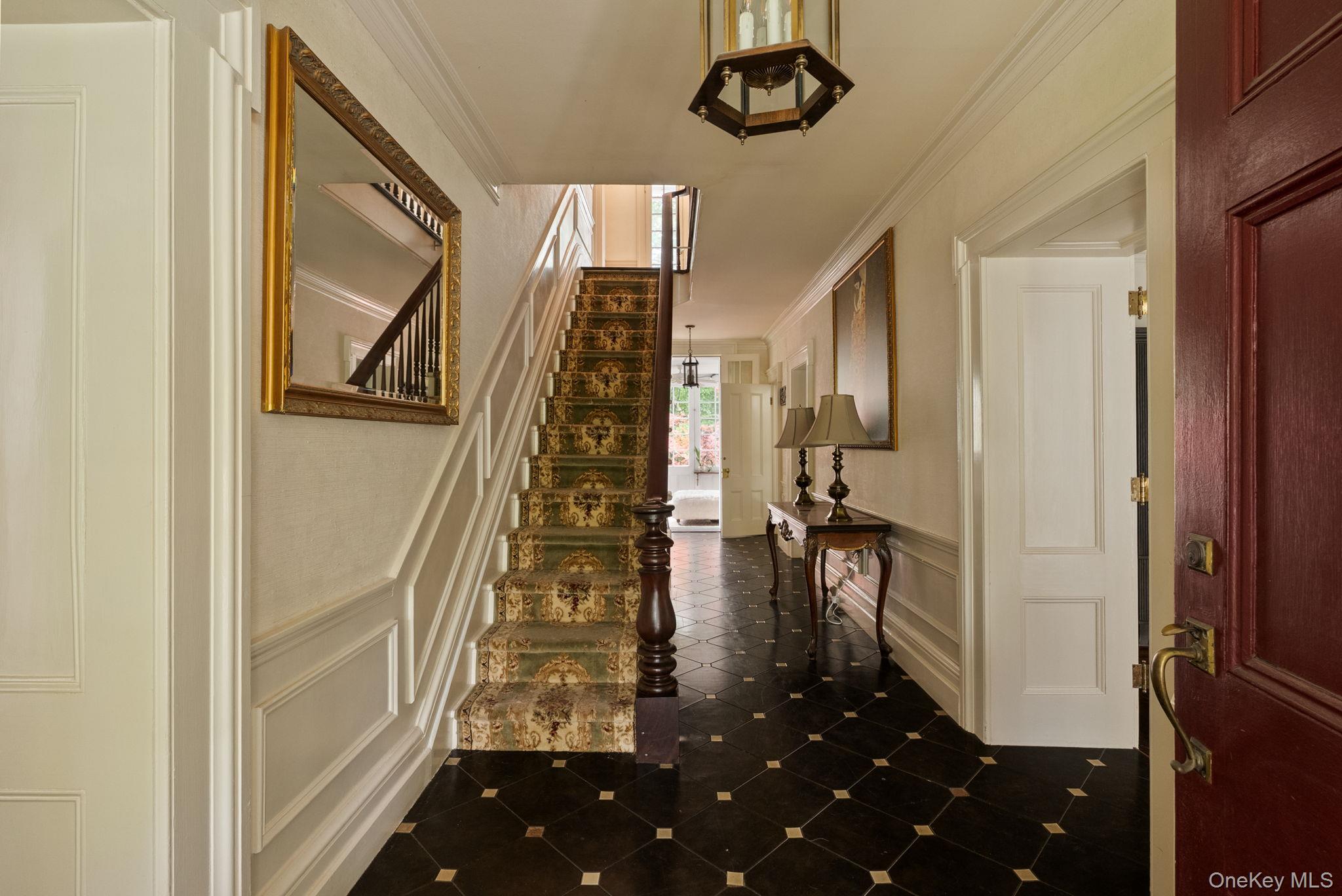322 Albany Avenue Property Photo 4