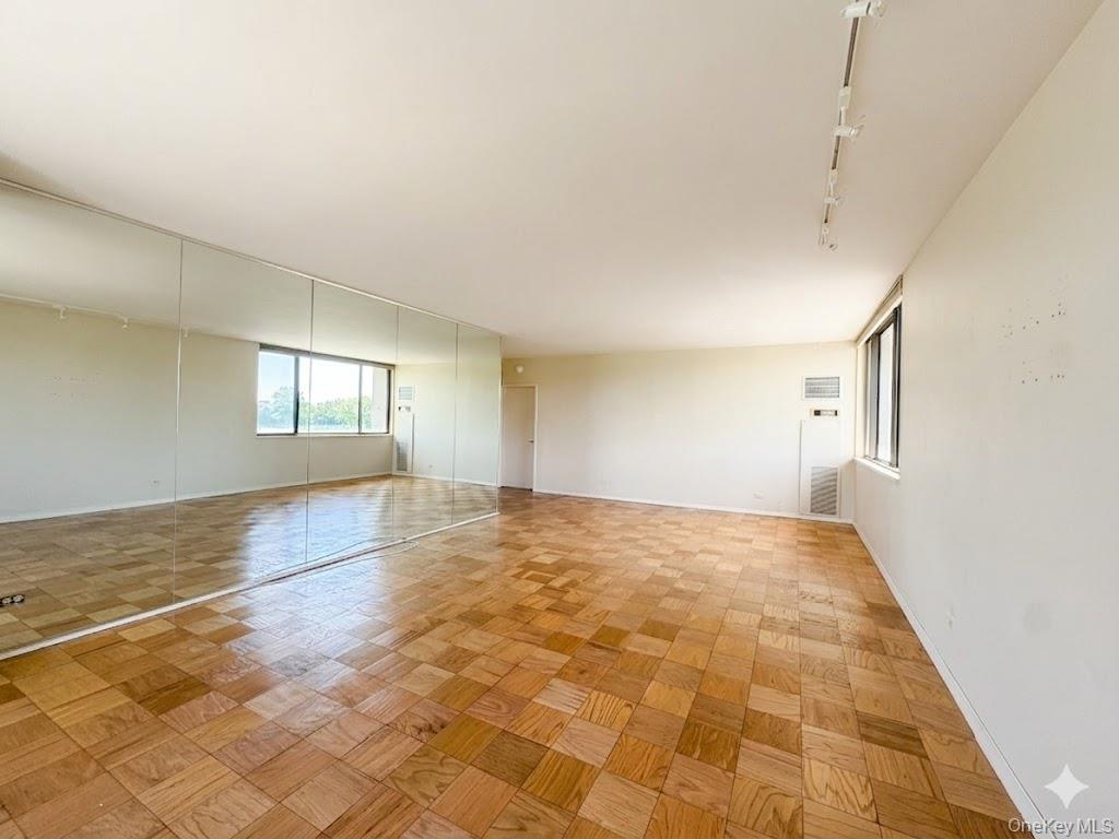 269-10 Grand Central Parkway 4o Property Photo 9