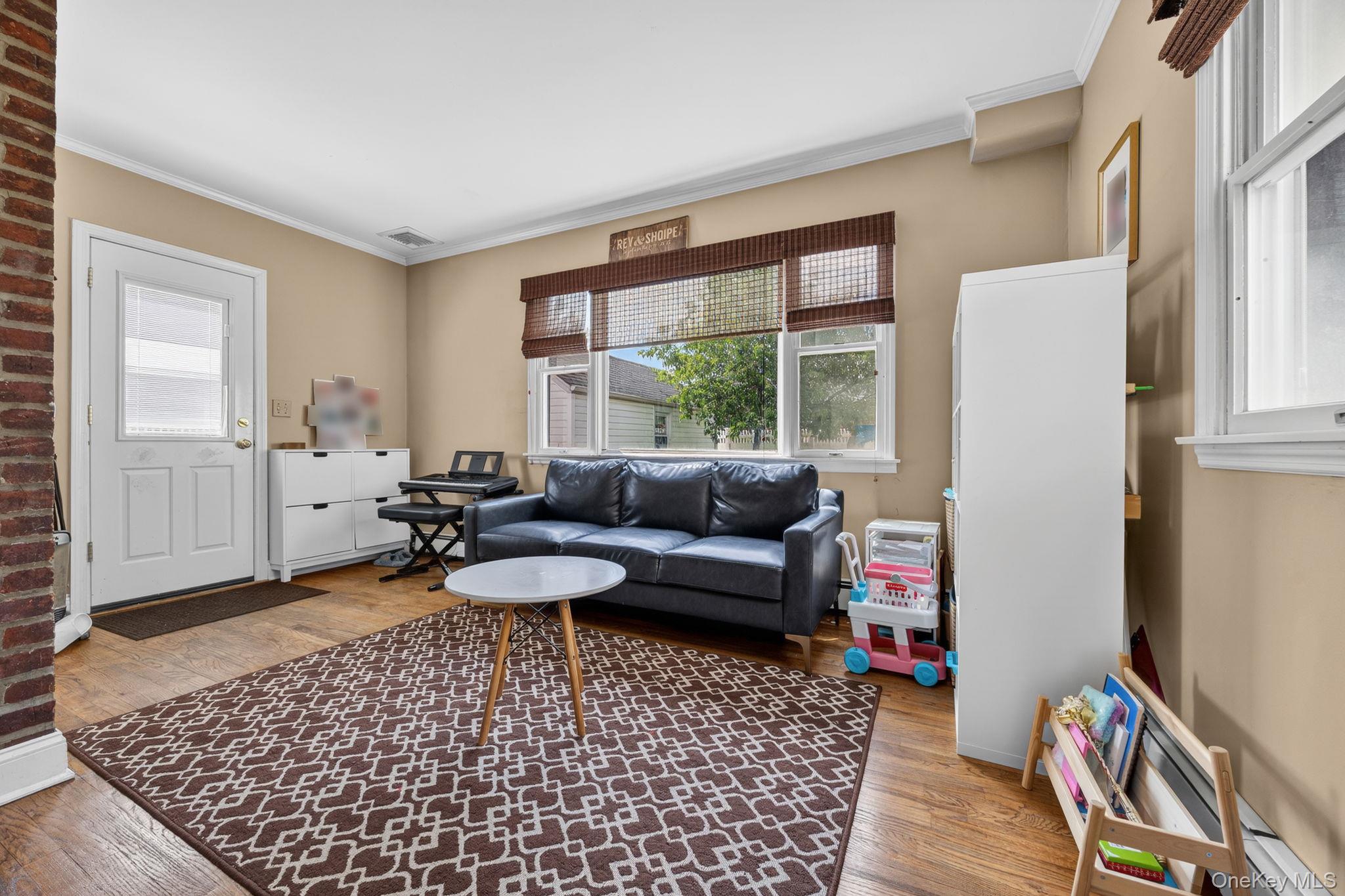 1049 Admont Avenue Property Photo 12