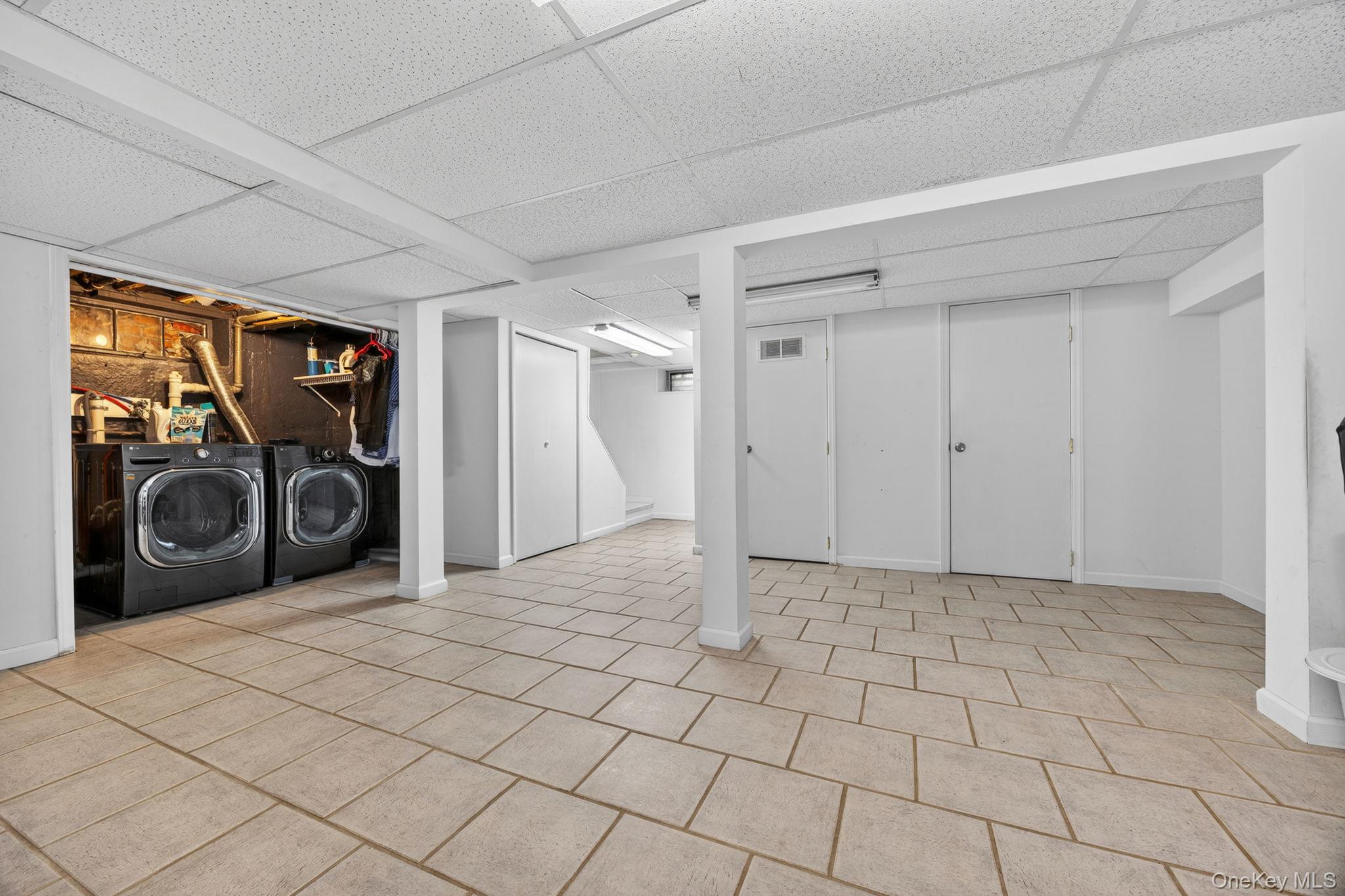 1049 Admont Avenue Property Photo 19
