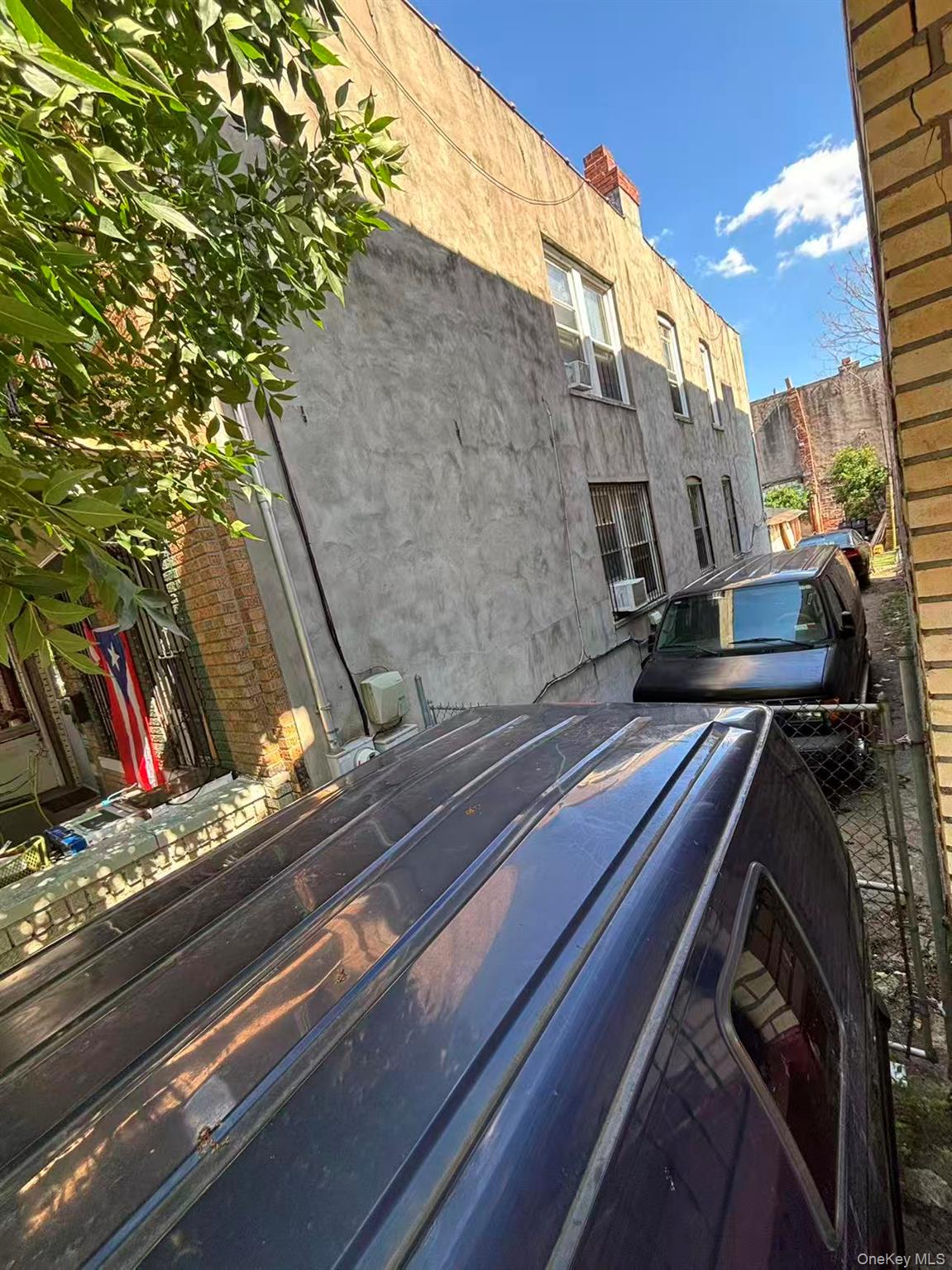 450 Newport Street Property Photo 2