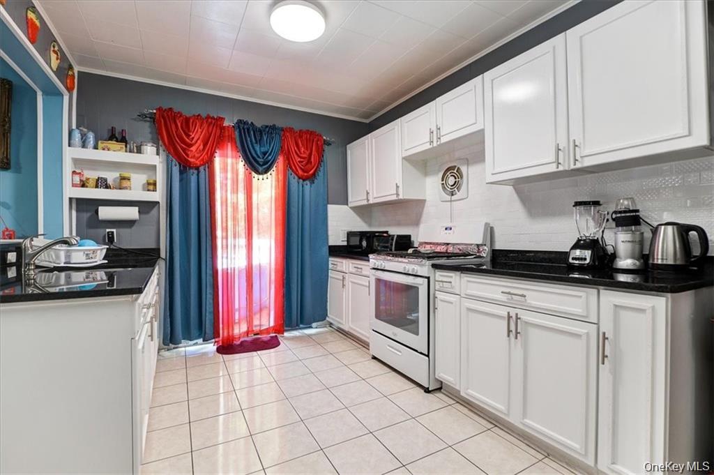 5 Tallman Place Property Photo 5