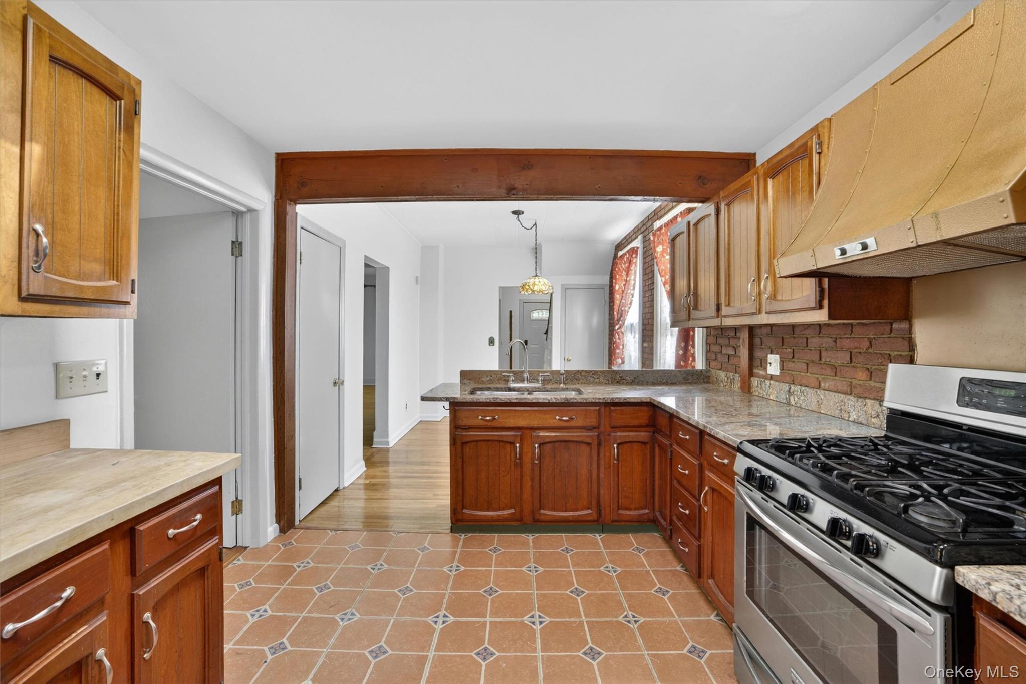 33 Maurice Avenue Property Photo 12