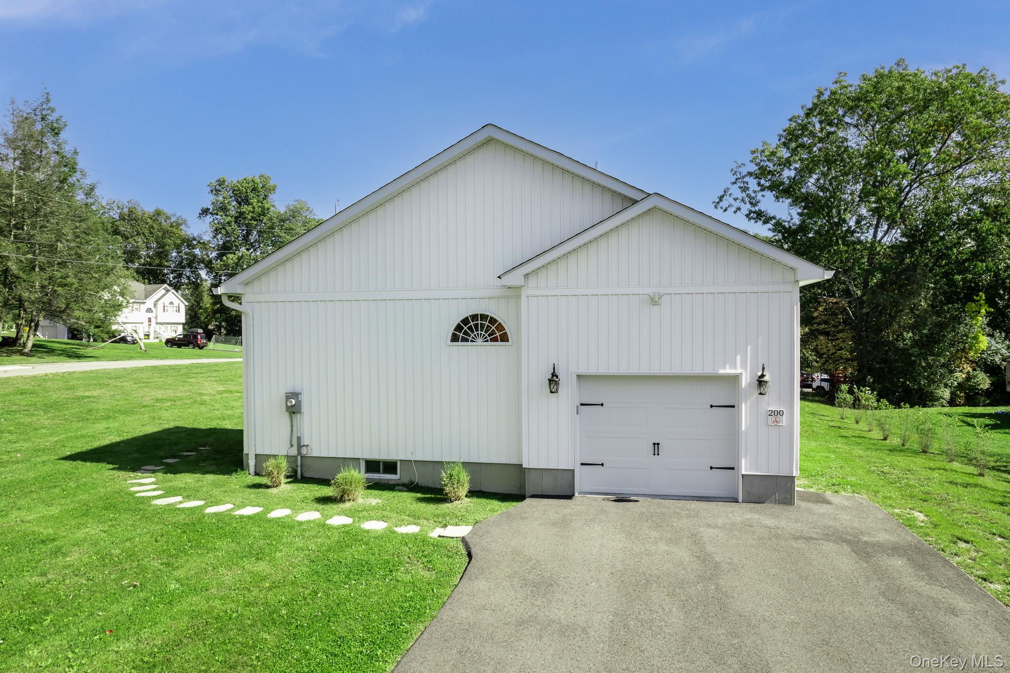 200 Sunset Drive Property Photo 4