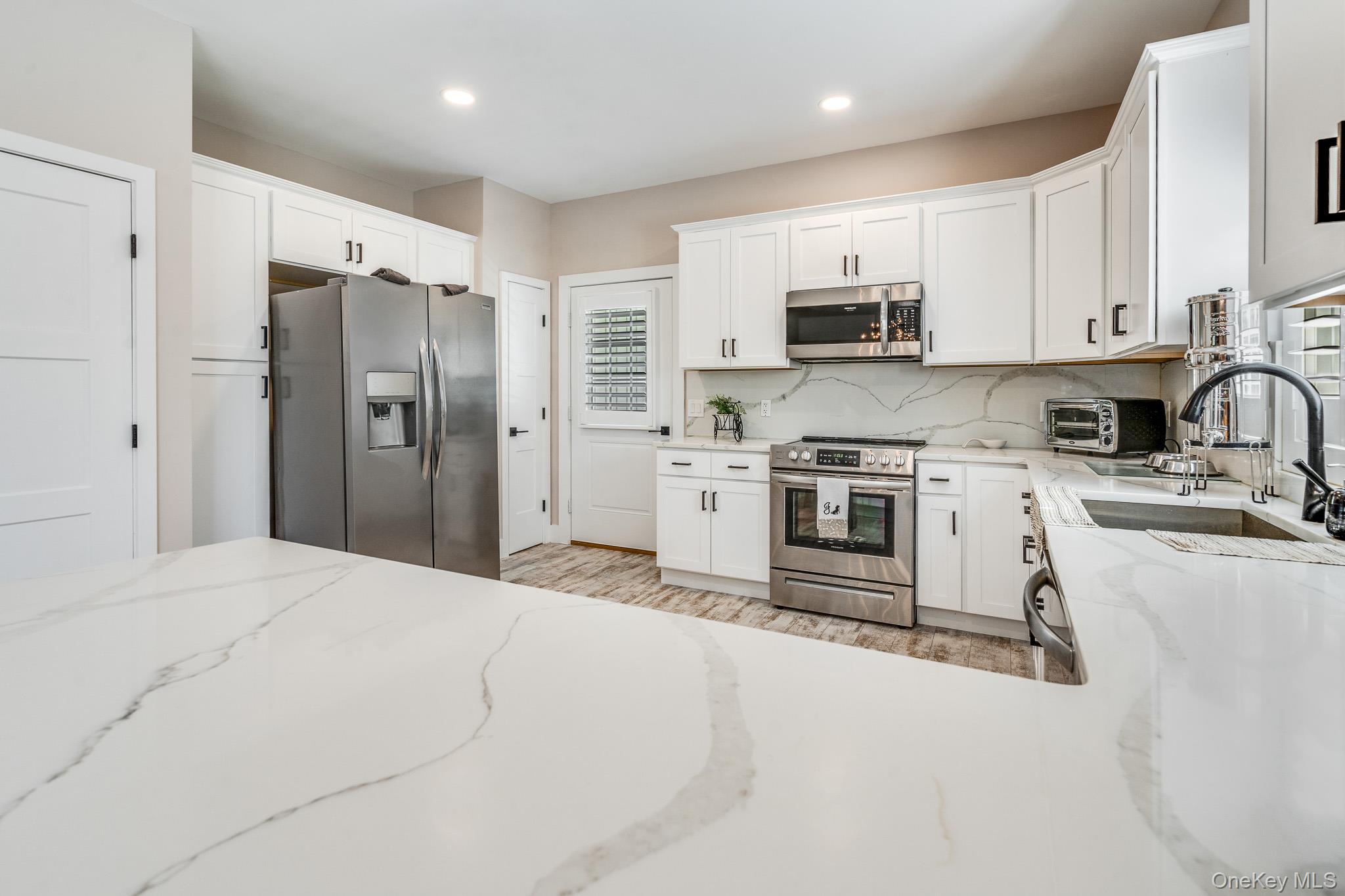200 Sunset Drive Property Photo 12