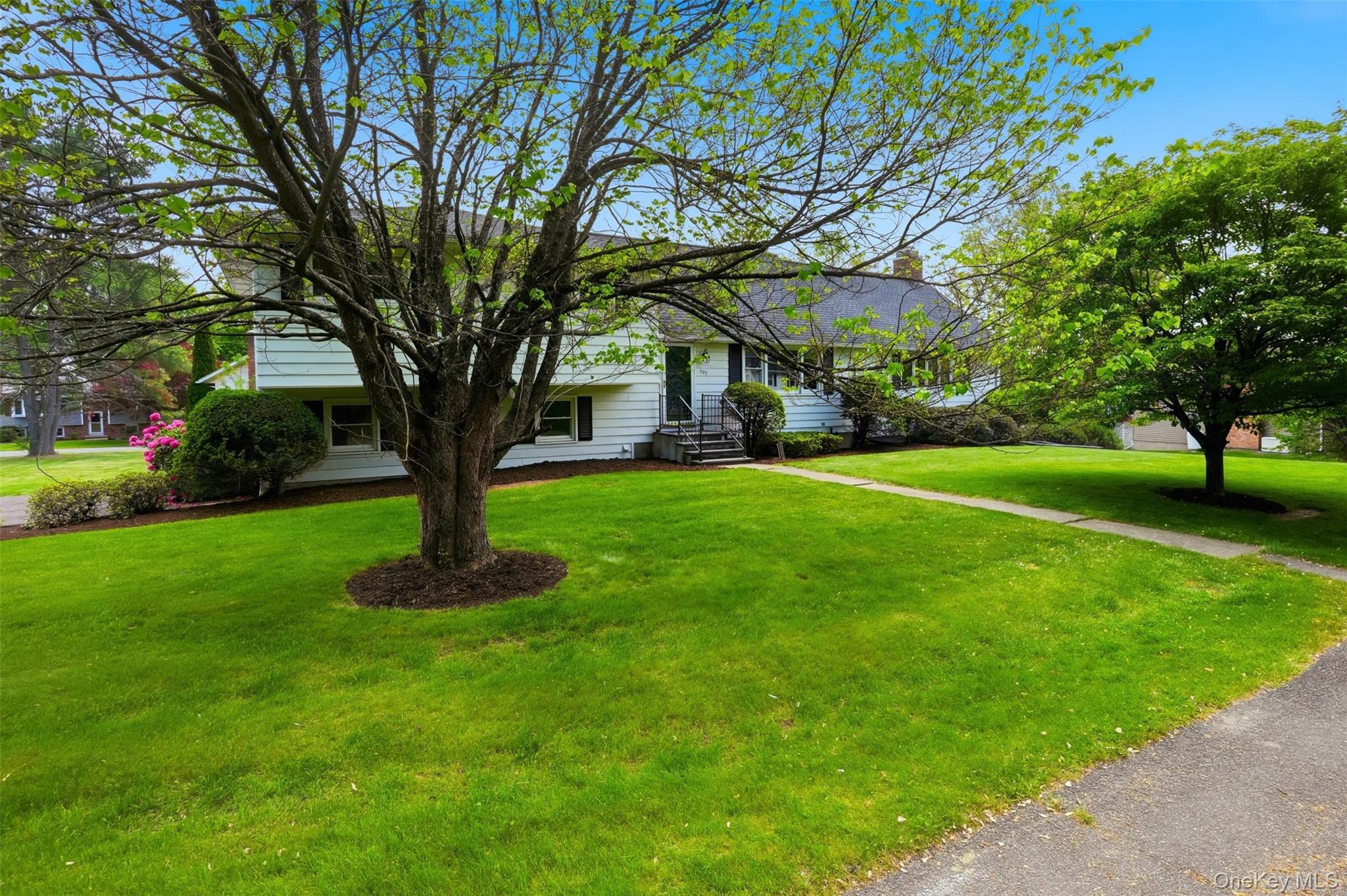 205 East Drive Property Photo 4