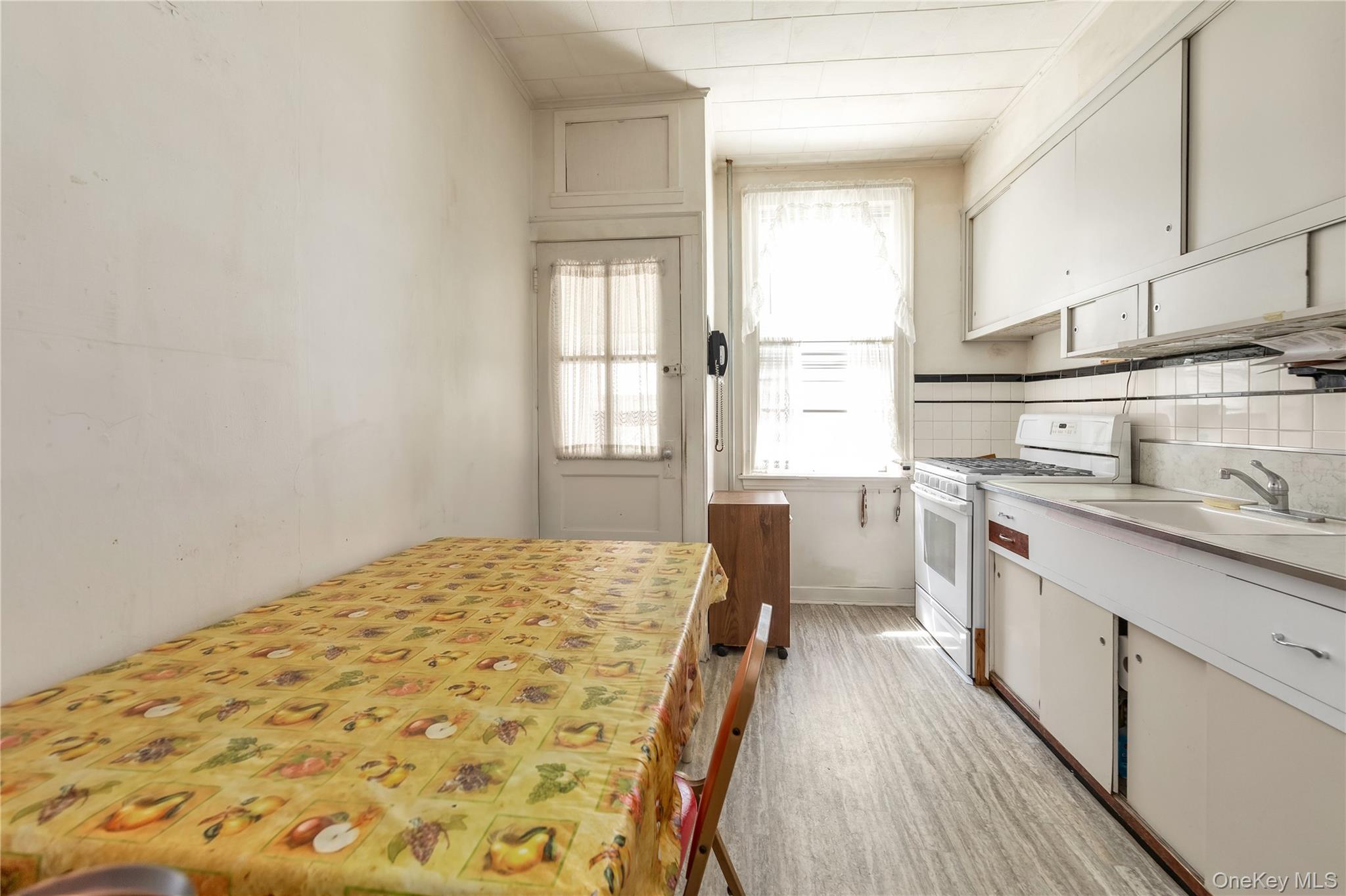 7020 & 7022 72nd Street Property Photo 4