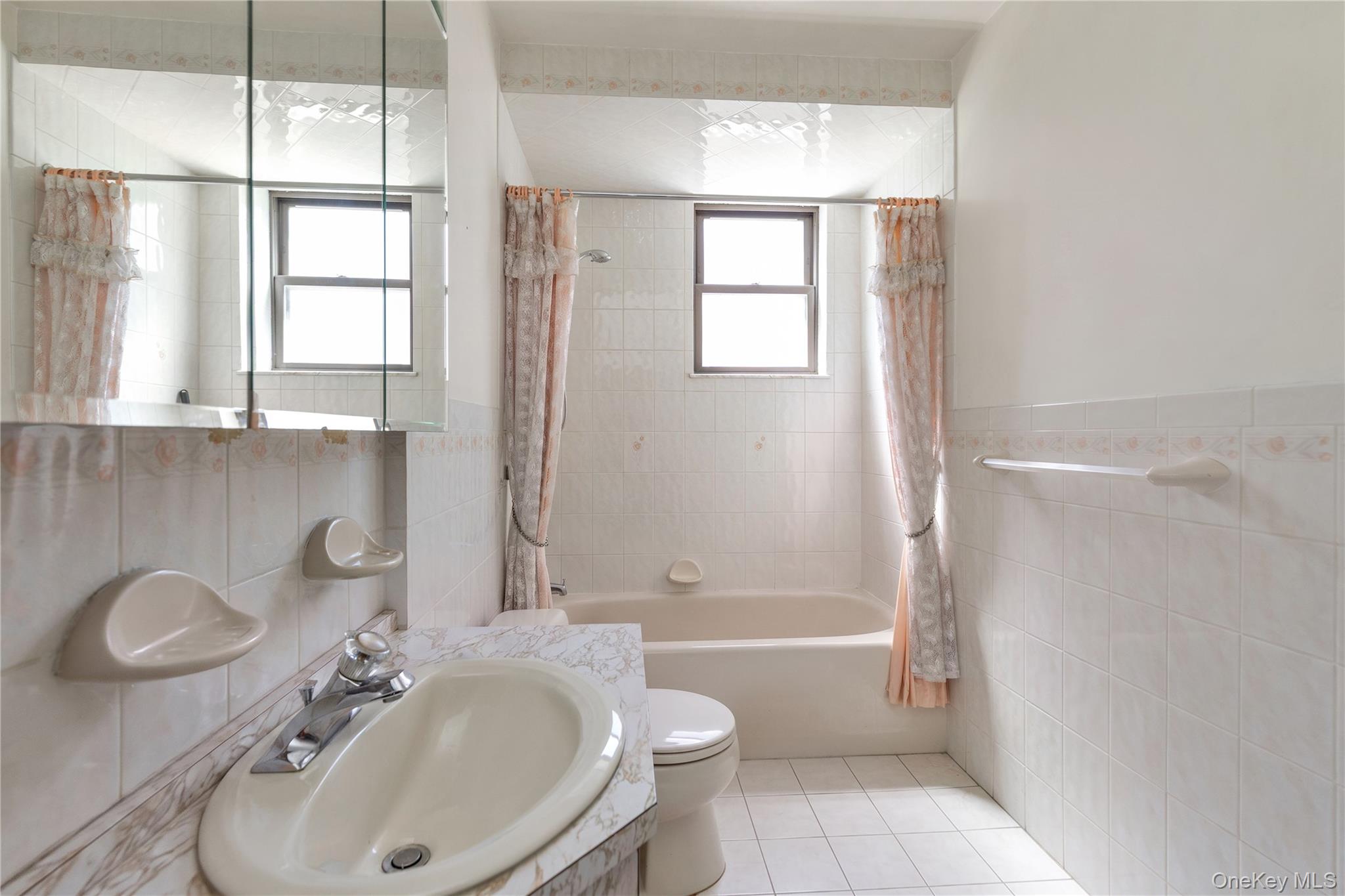 7020 & 7022 72nd Street Property Photo 7