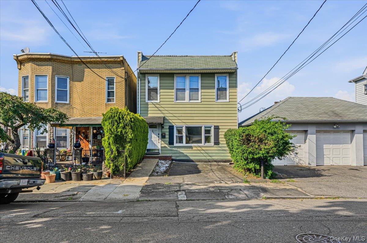 47 Villa Avenue Property Photo 3