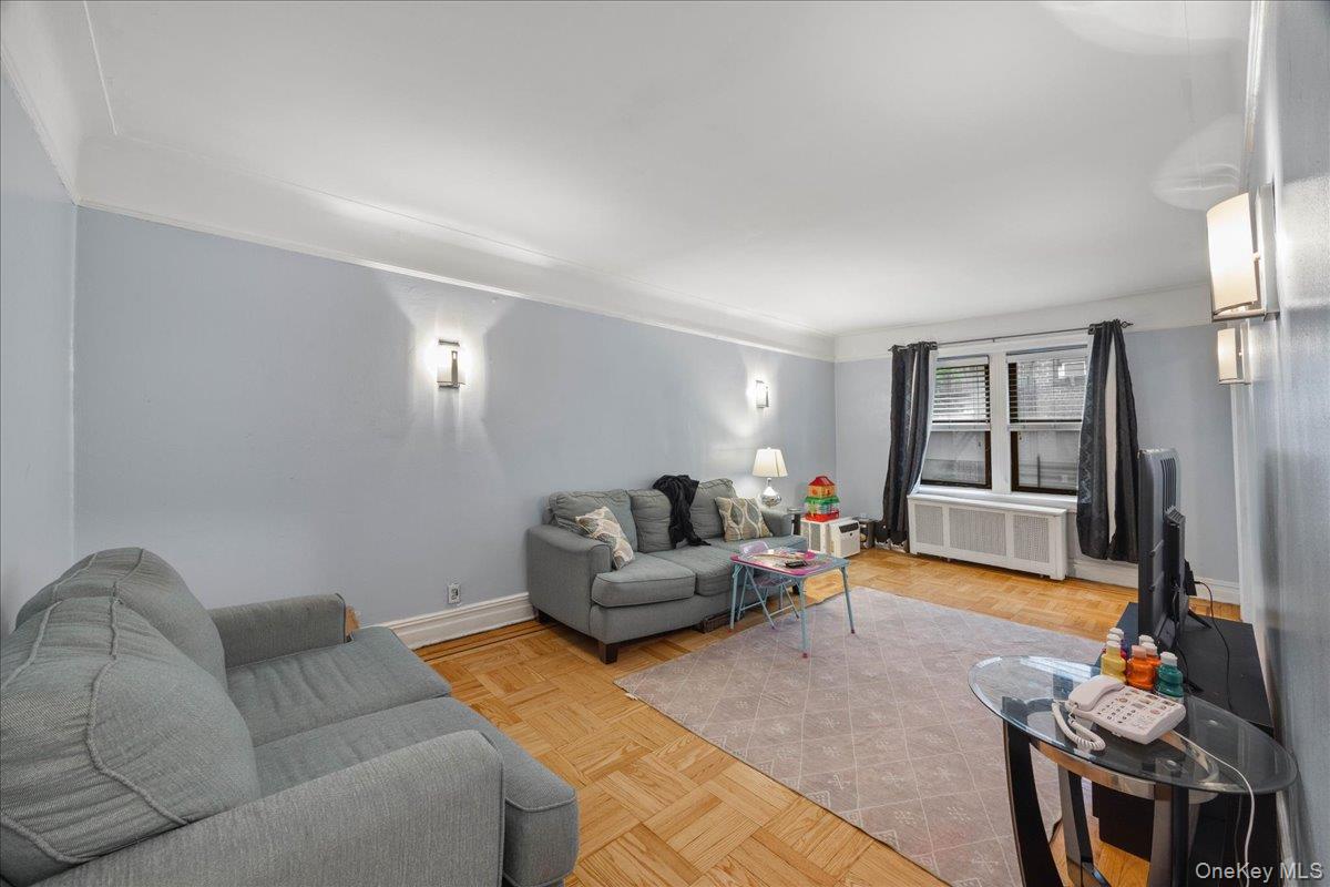 10 Nosband Avenue 3j Property Photo 4