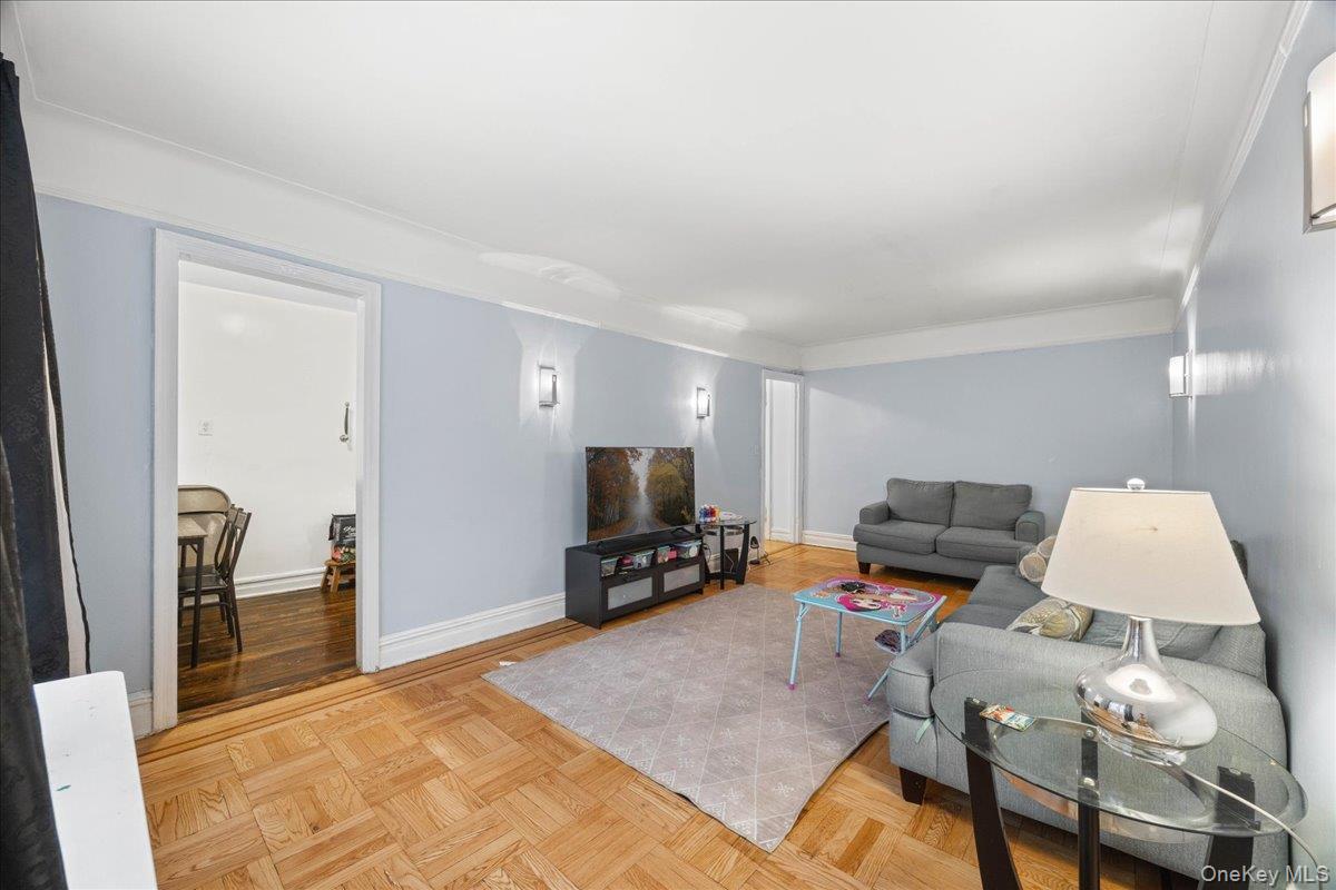 10 Nosband Avenue 3j Property Photo 5