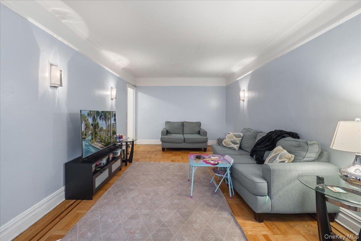 10 Nosband Avenue 3j Property Photo 6