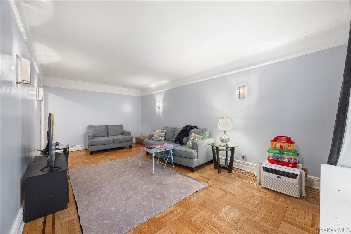 10 Nosband Avenue 3j Property Photo 7