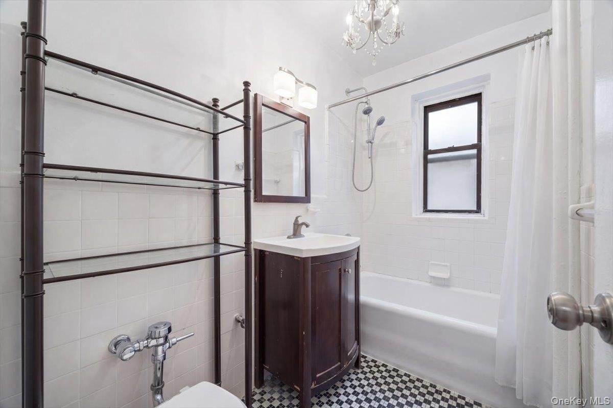 10 Nosband Avenue 3j Property Photo 12