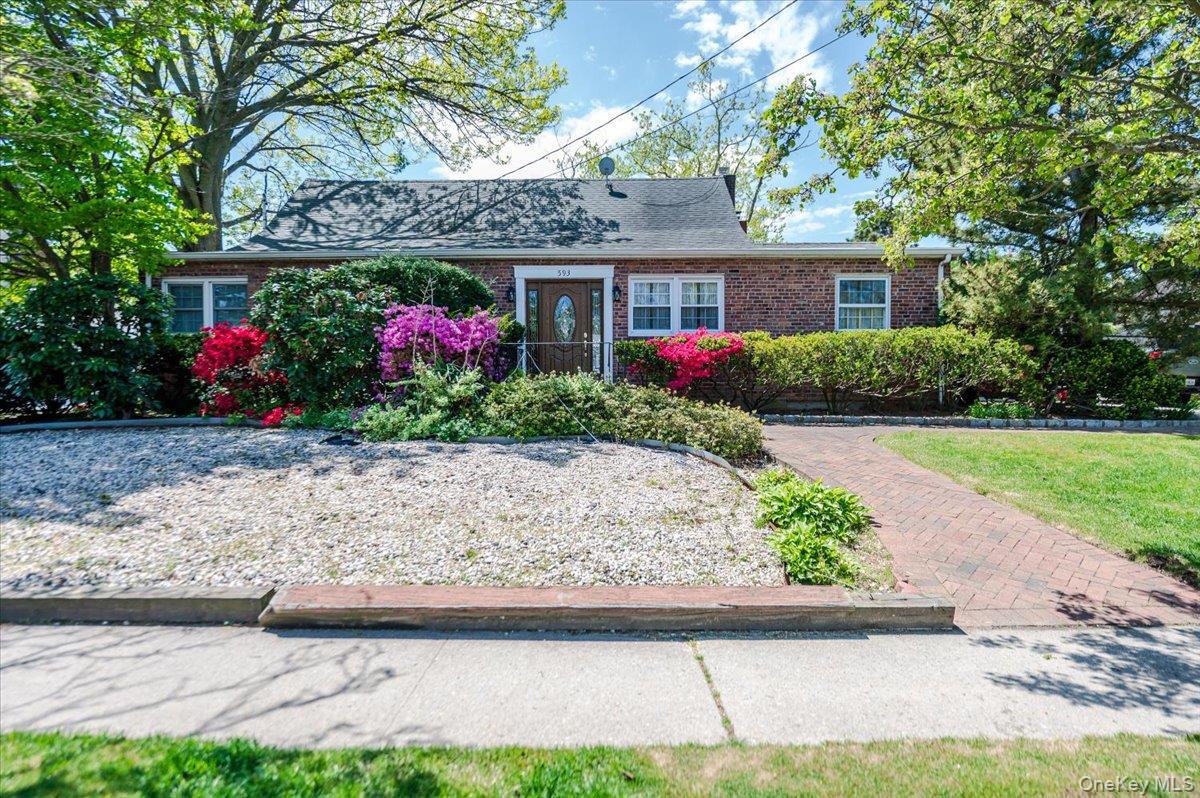 593 Pearl Street Property Photo 1