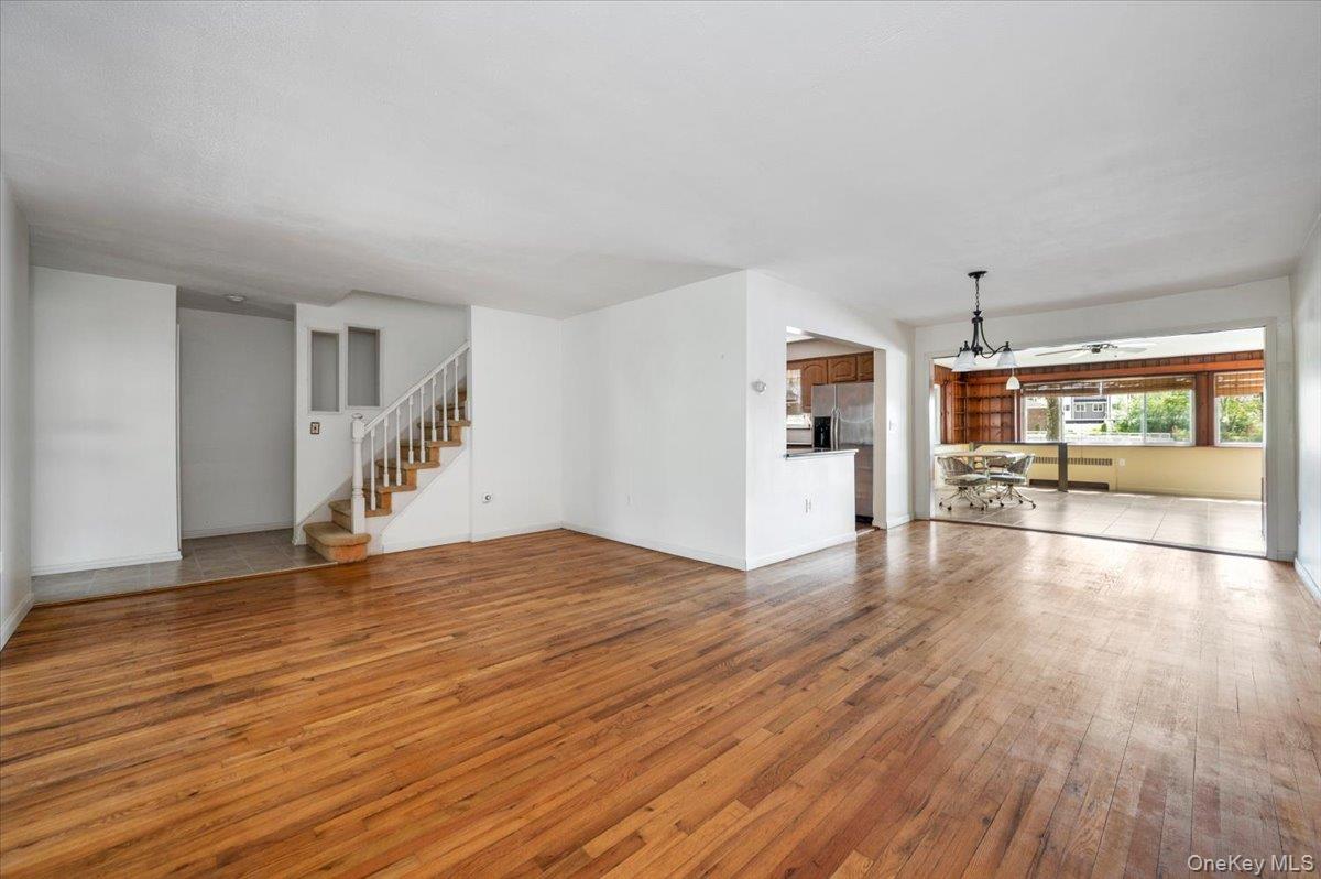 593 Pearl Street Property Photo 3