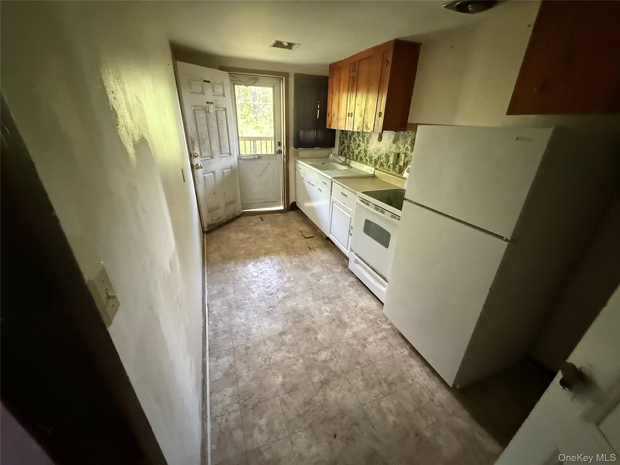 234 Lakeshore Drive Property Photo 10