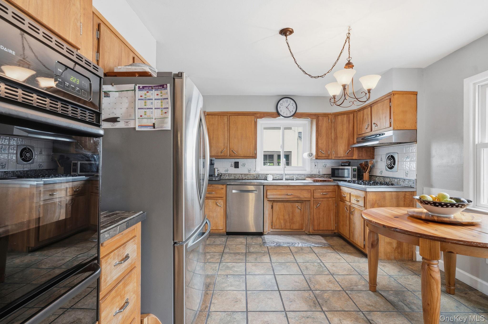 857 Webster Avenue Property Photo 9