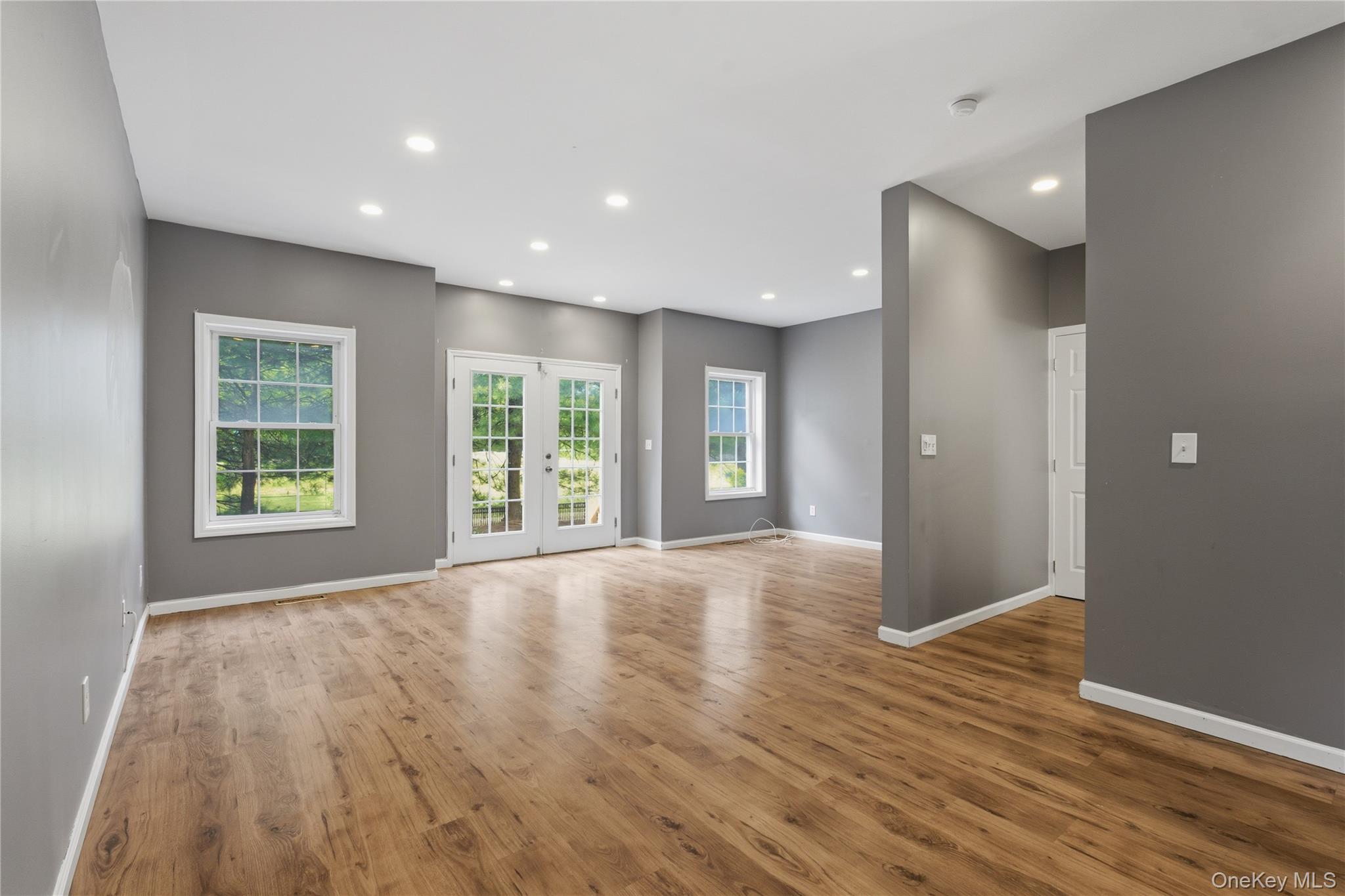 83 Kings Highway 7 Property Photo 3