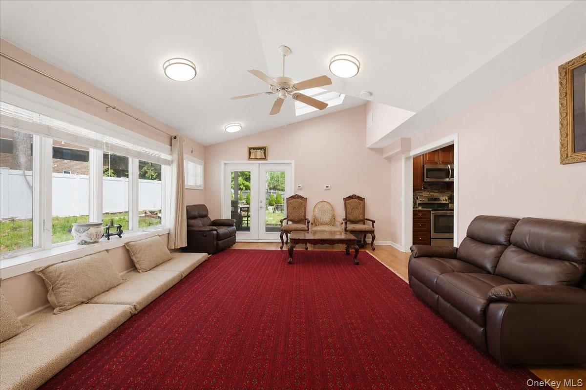 15 Oakhurst Street Property Photo 10