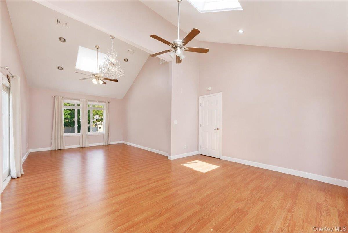 15 Oakhurst Street Property Photo 18