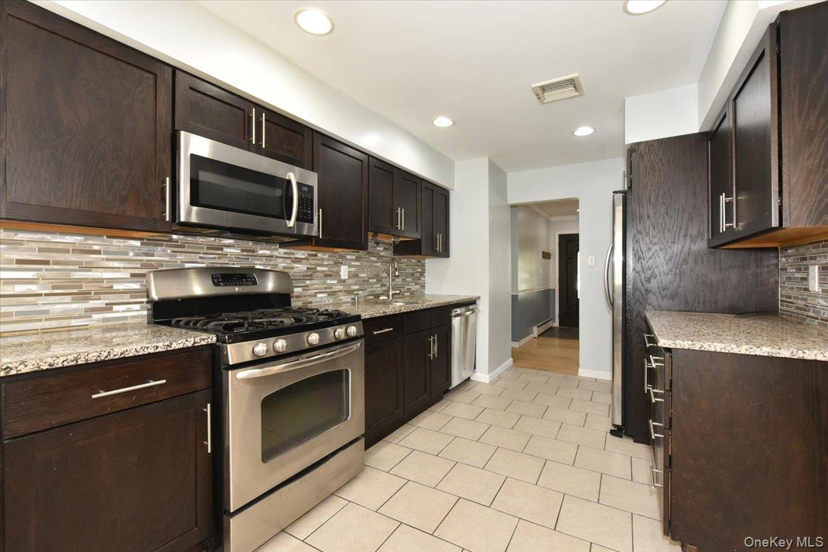 20 Dumond Place Property Photo 13