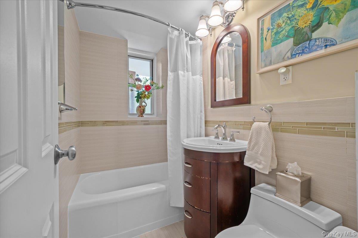750 Kappock Street 305 Property Photo 11