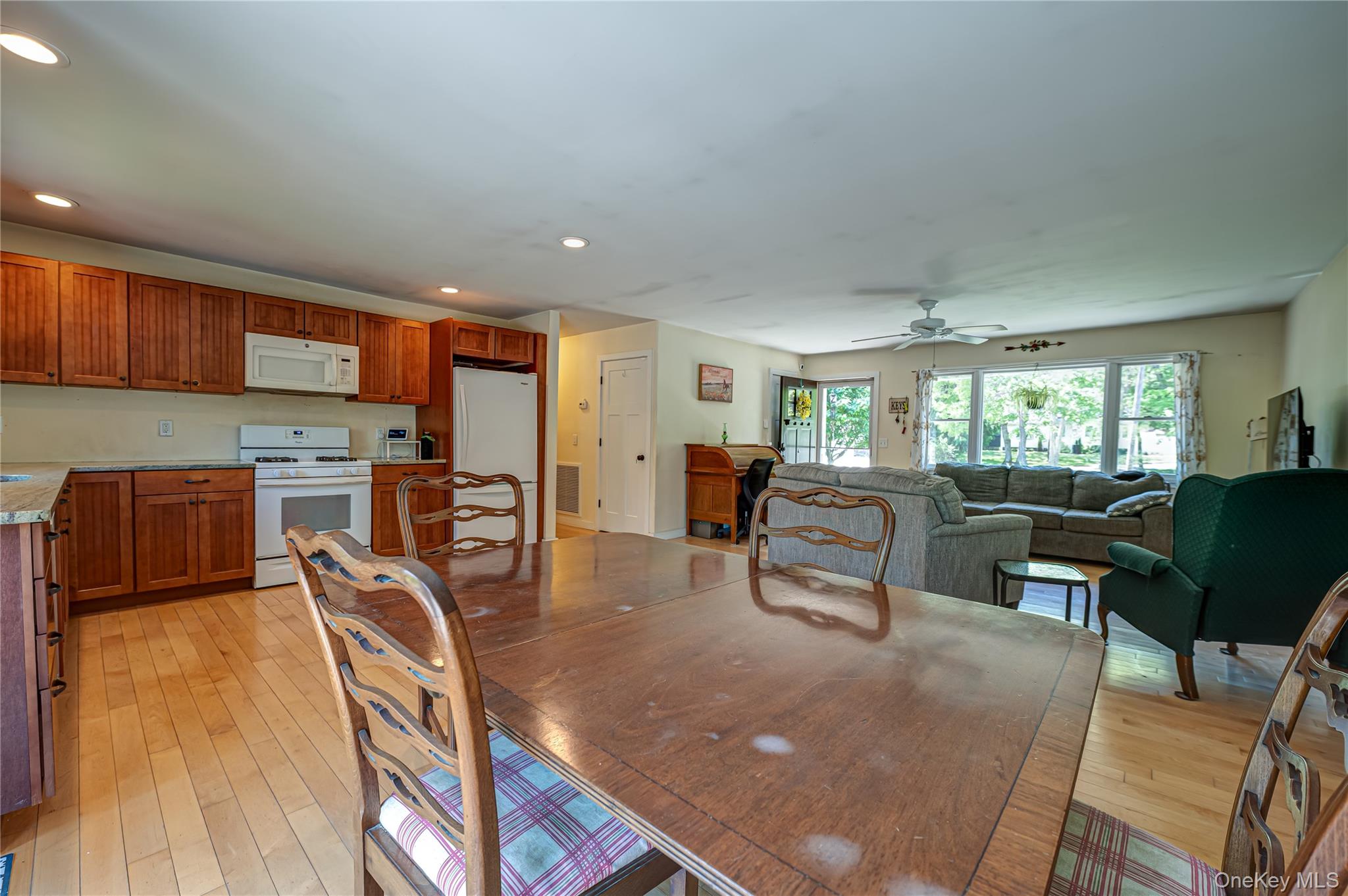 37 Crescent Bow Property Photo 3