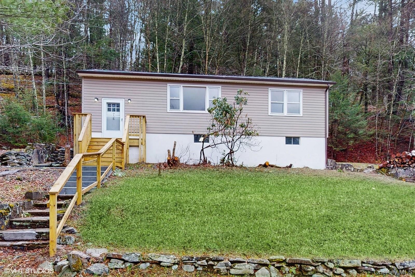 736 State Route 55 Property Photo 1