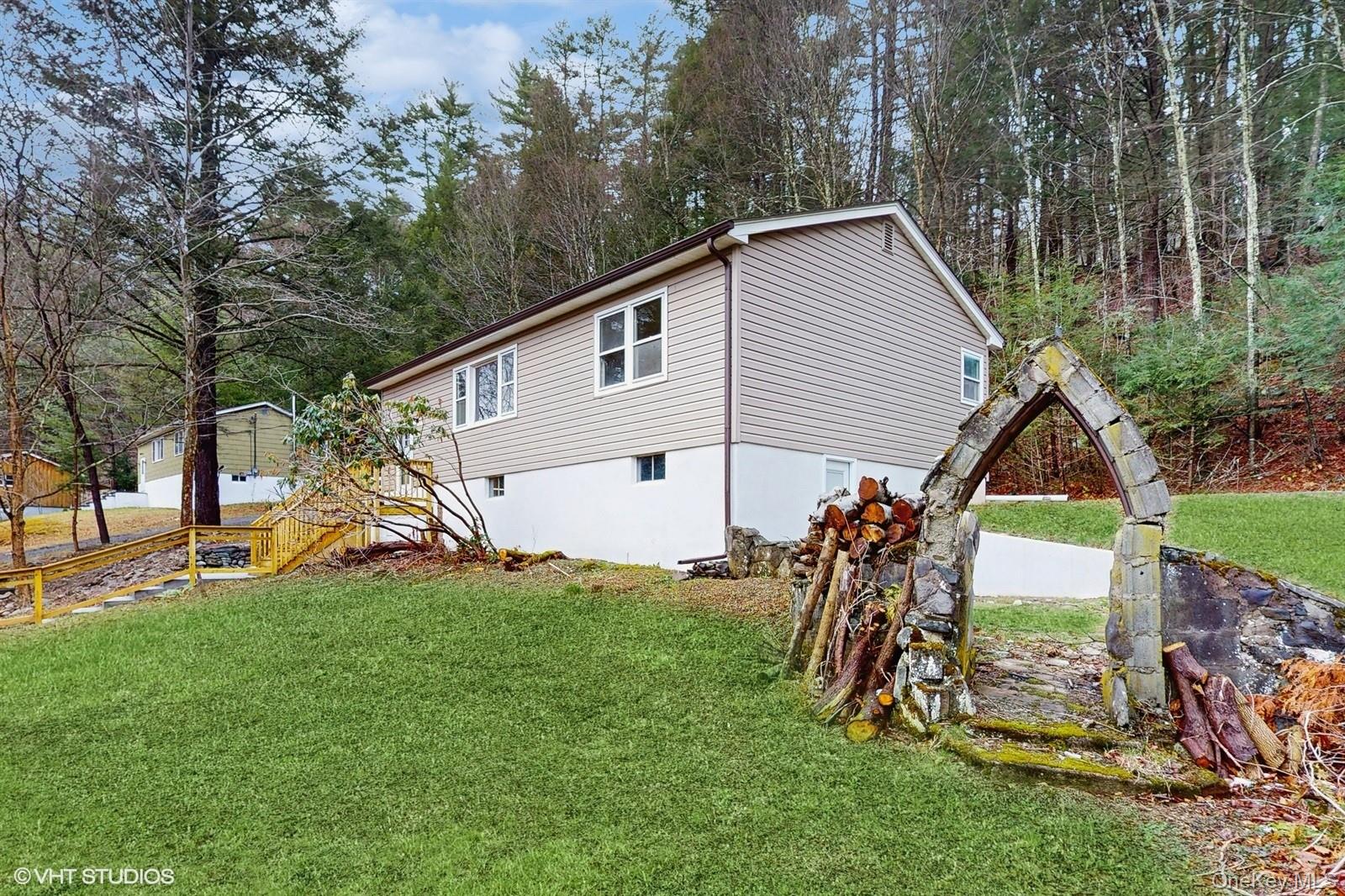 736 State Route 55 Property Photo 17
