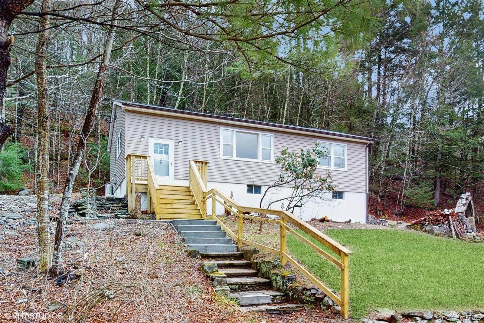736 State Route 55 Property Photo 18