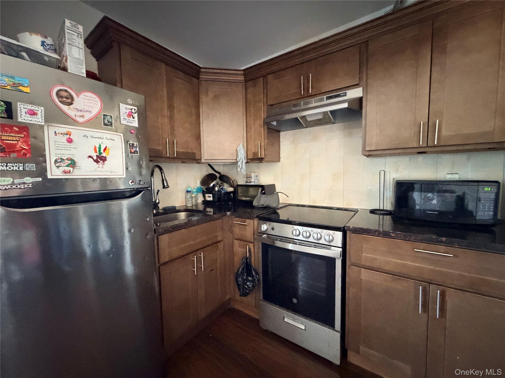 772 E 182nd Street Property Photo 5