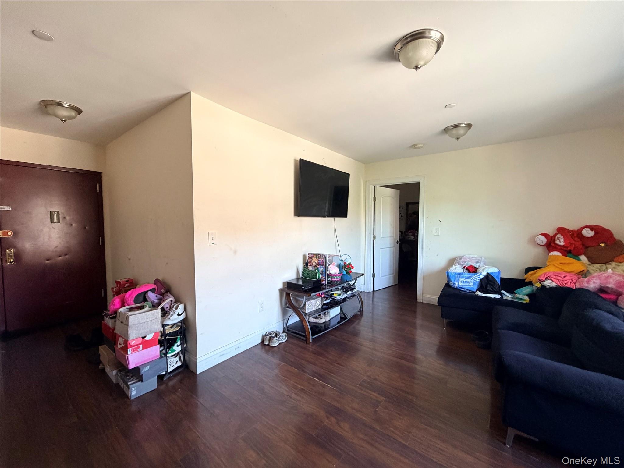 772 E 182nd Street Property Photo 6