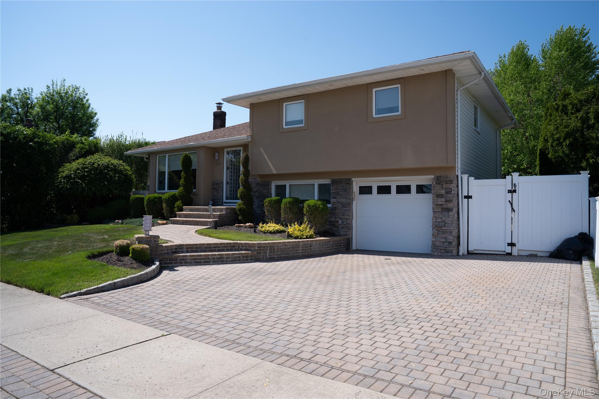 105 Lincoln Road Property Photo 2