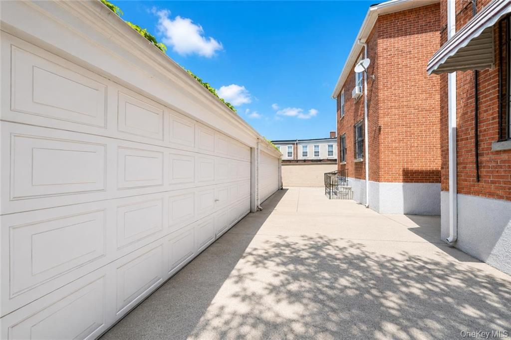 2118 E 27th Street Property Photo 4