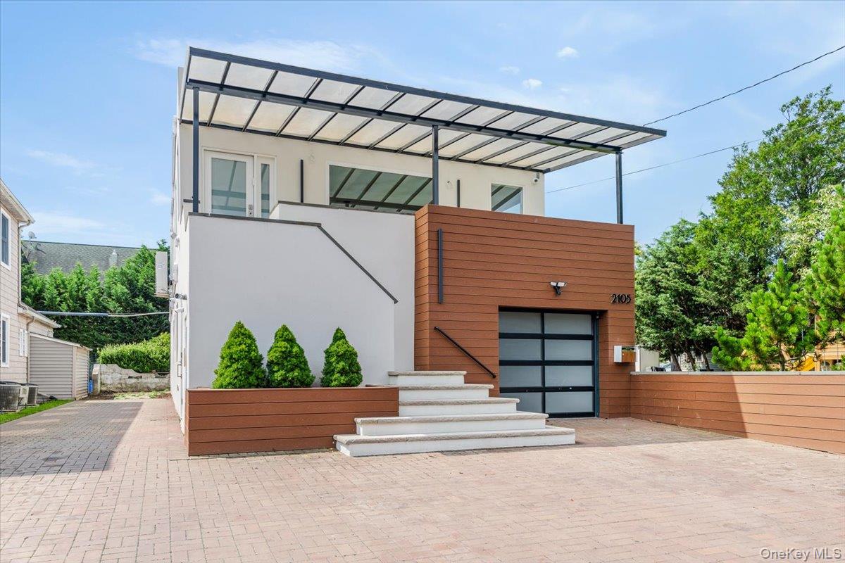 2105 Bay Boulevard Property Photo 1