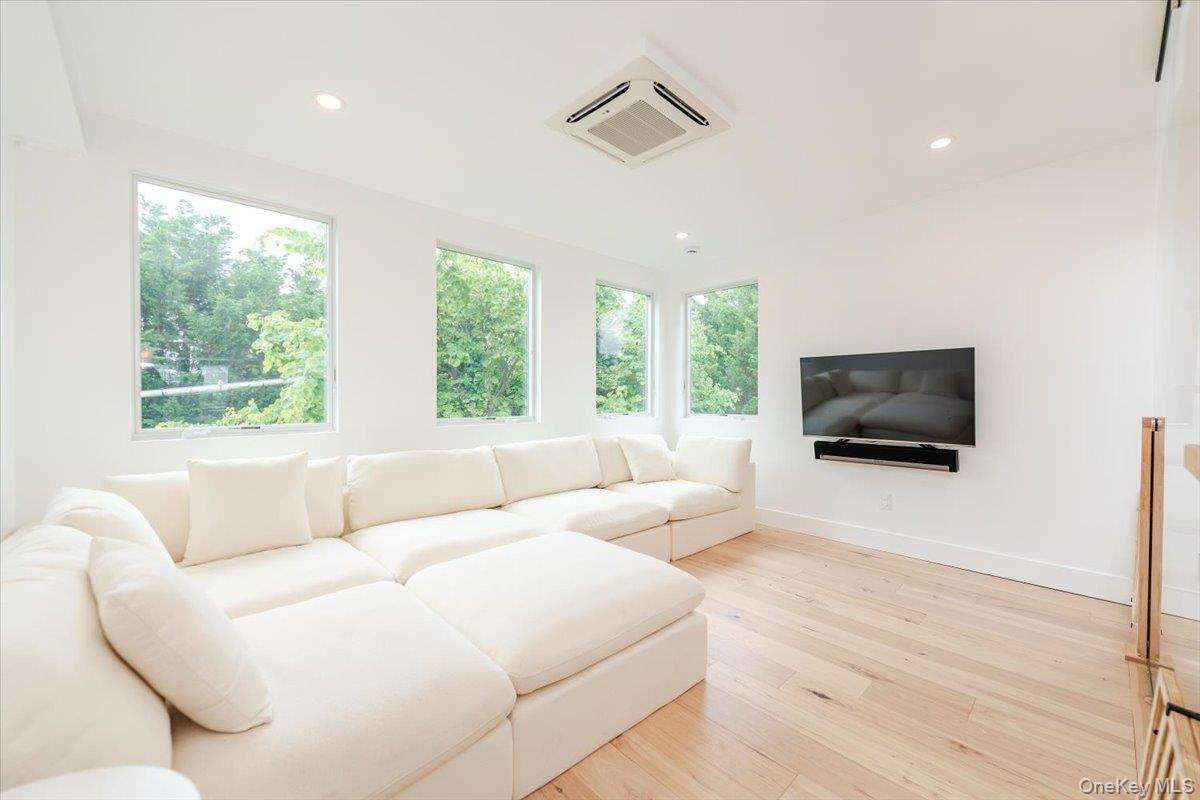 2105 Bay Boulevard Property Photo 5