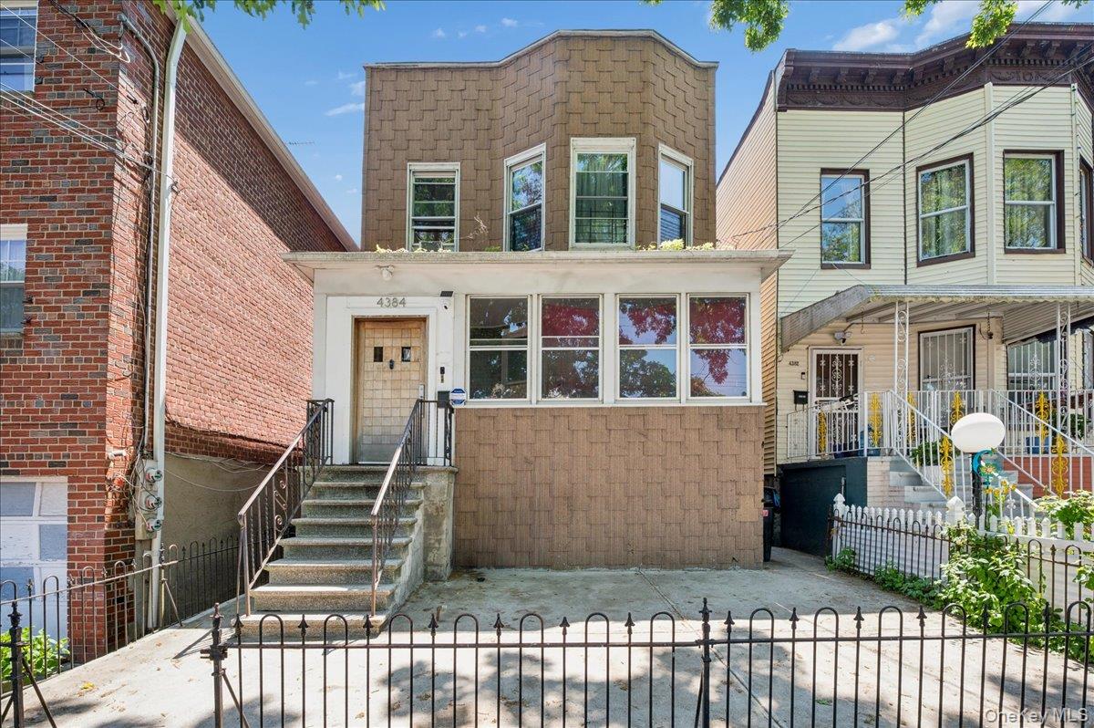 4384 Carpenter Avenue Property Photo 1